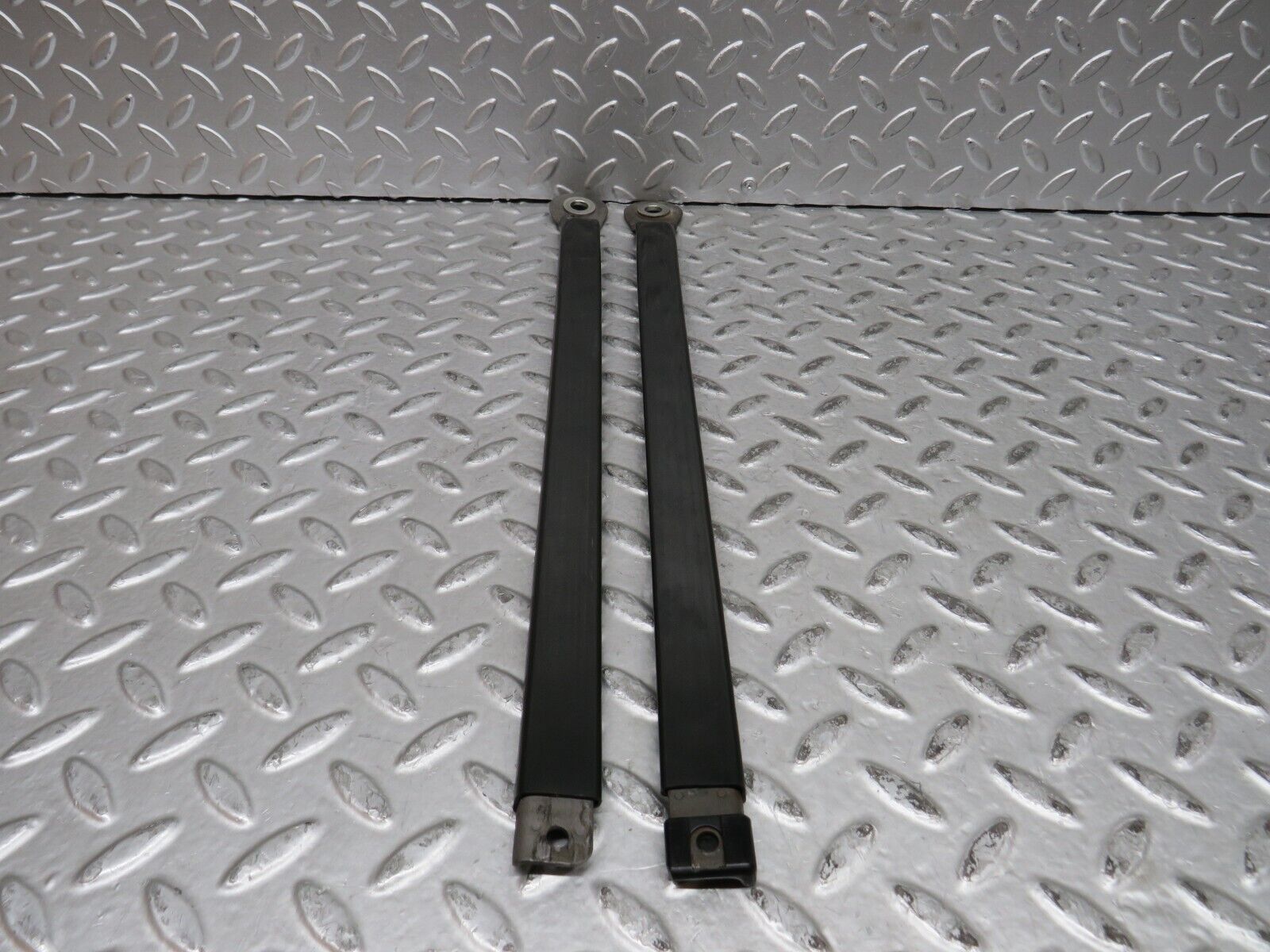 29087 Mercedes-Benz C124 320CE Coupe Seat Belt Runner Pair