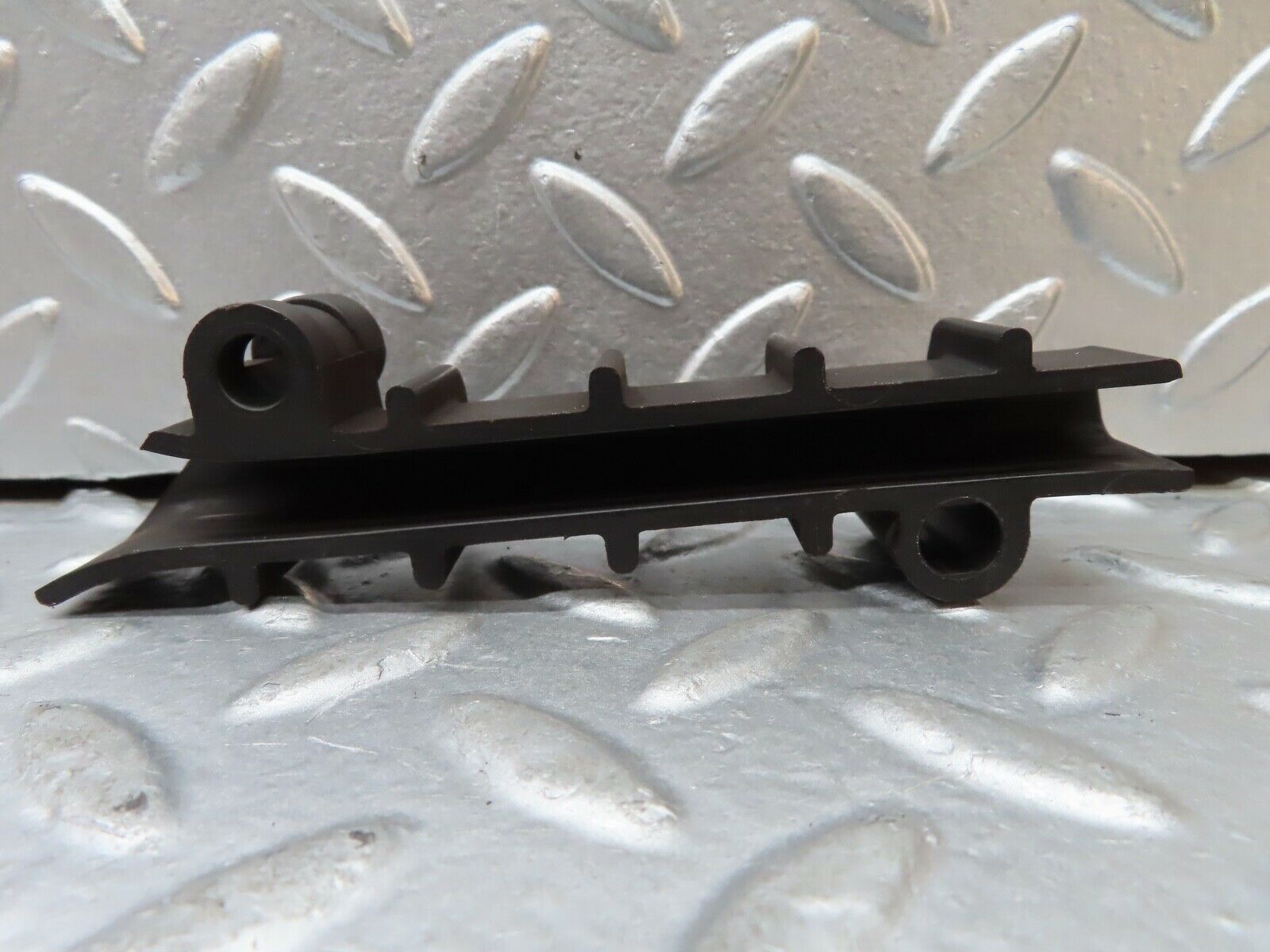 21316 Mercedes-Benz W123 230E Timing Chain Guide Rail 1020520416