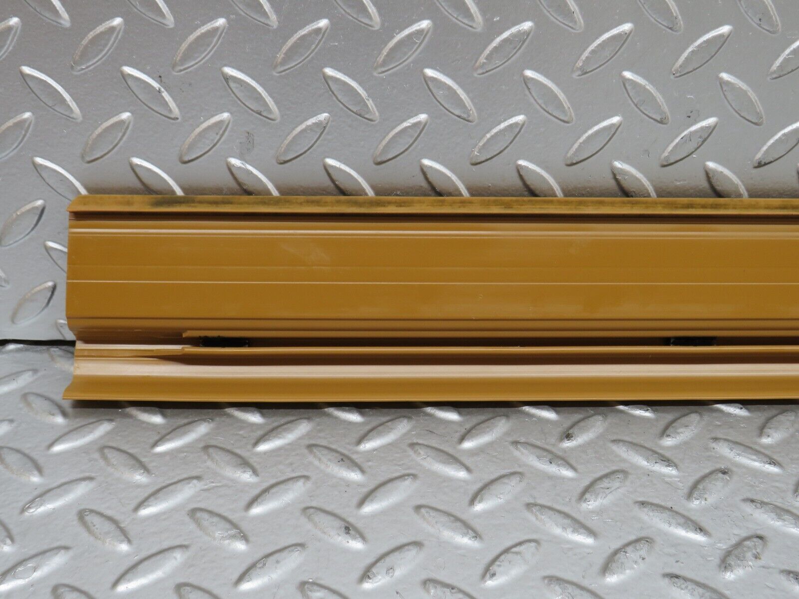 28555 Mercedes-Benz W123 230E Front Left Door Sill Trim Palomino