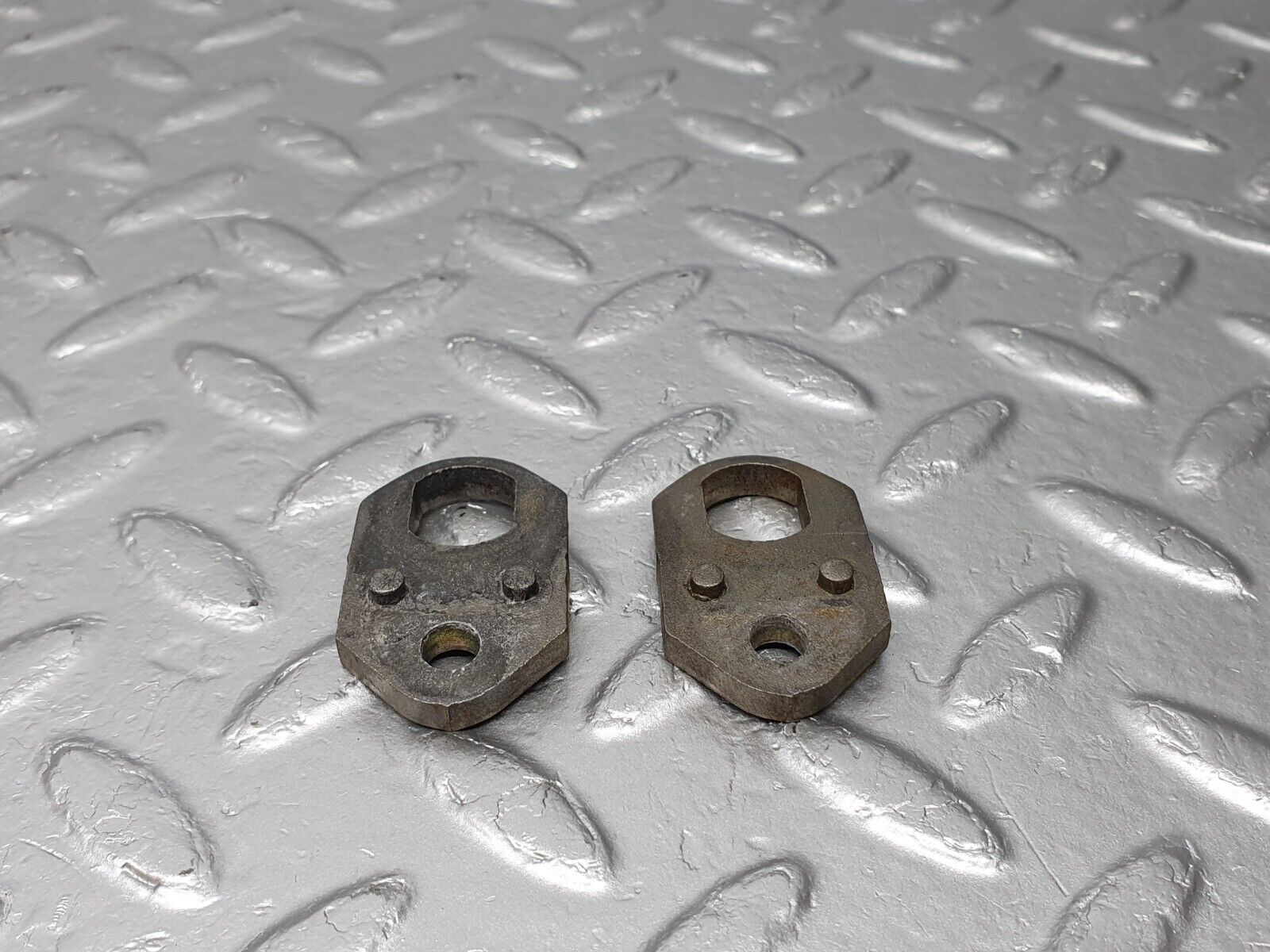 41360 Mercedes-Benz W116 350SE Fuel Injector Bracket Holder 2X