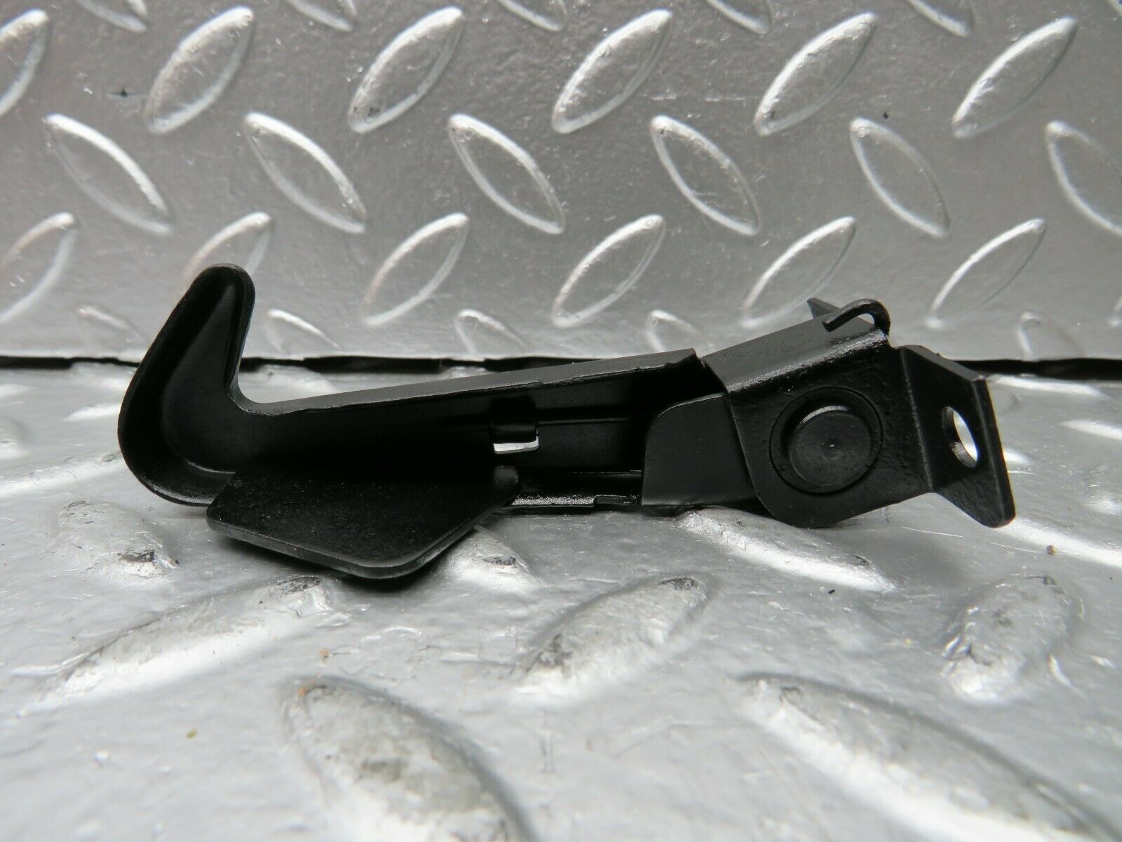 22912 Mercedes-Benz C107 450SLC Coupe Bonnet Safety Latch