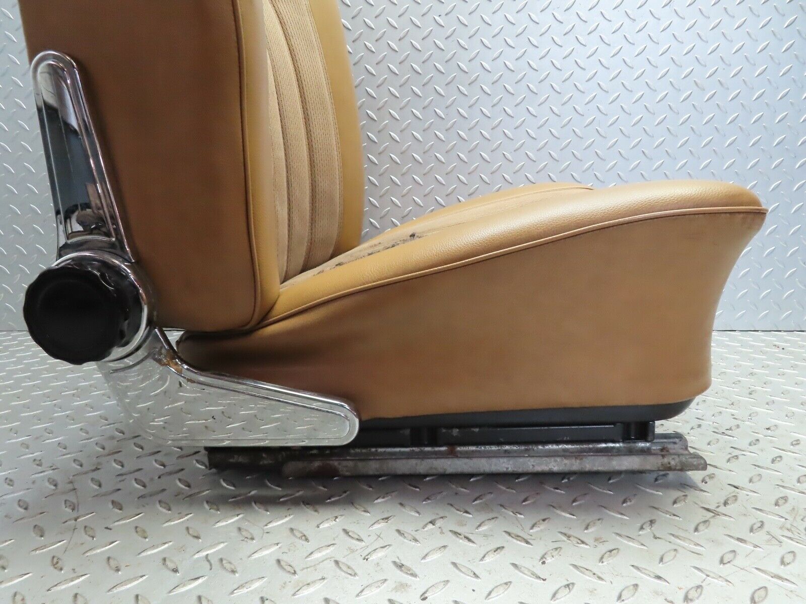 20218 Mercedes-Benz W114 280CE Coupe Front Right Seat Beige