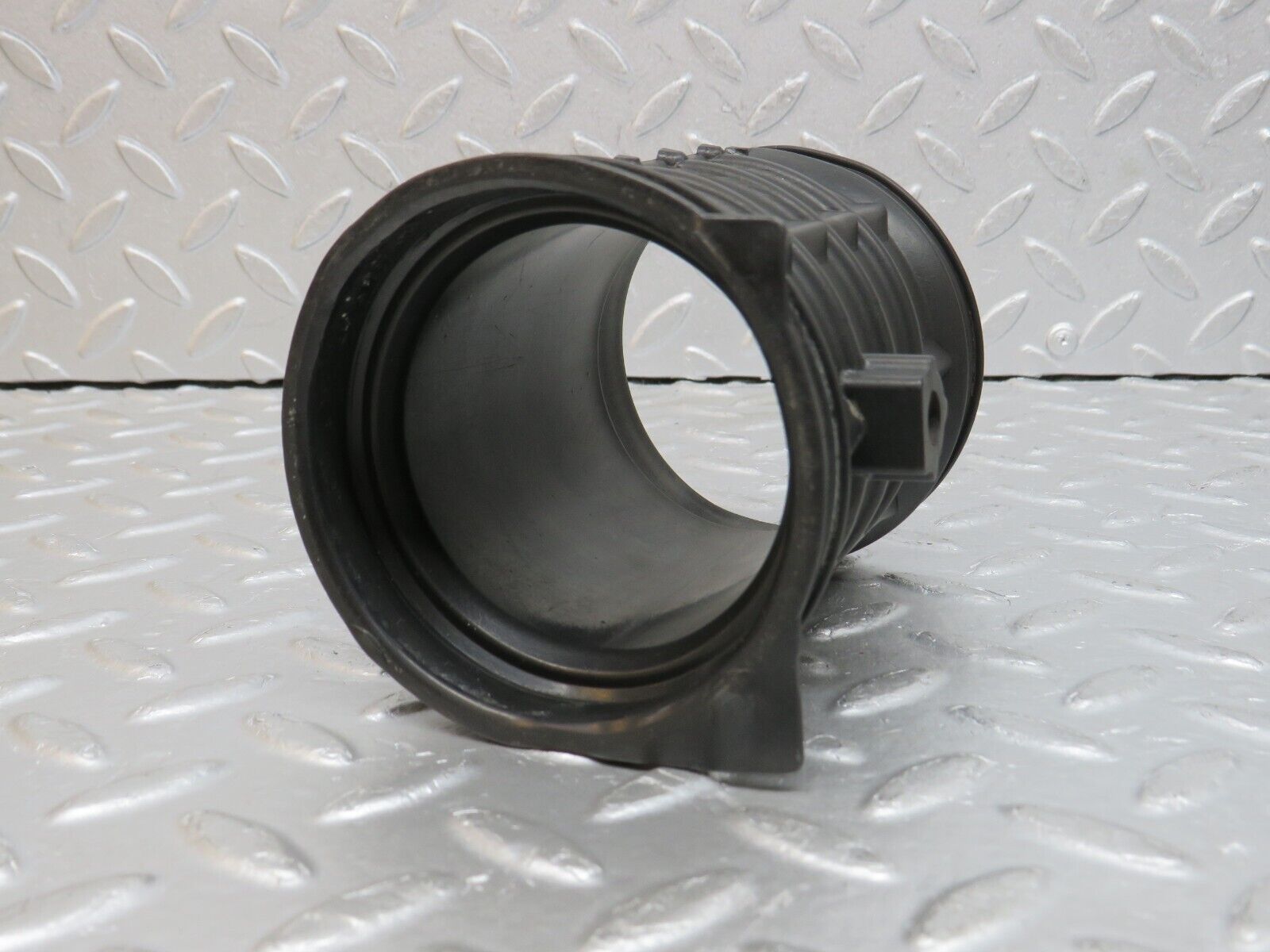 38122 Mercedes-Benz A124 320E Cabriolet Air Intake Pipe 1041410990