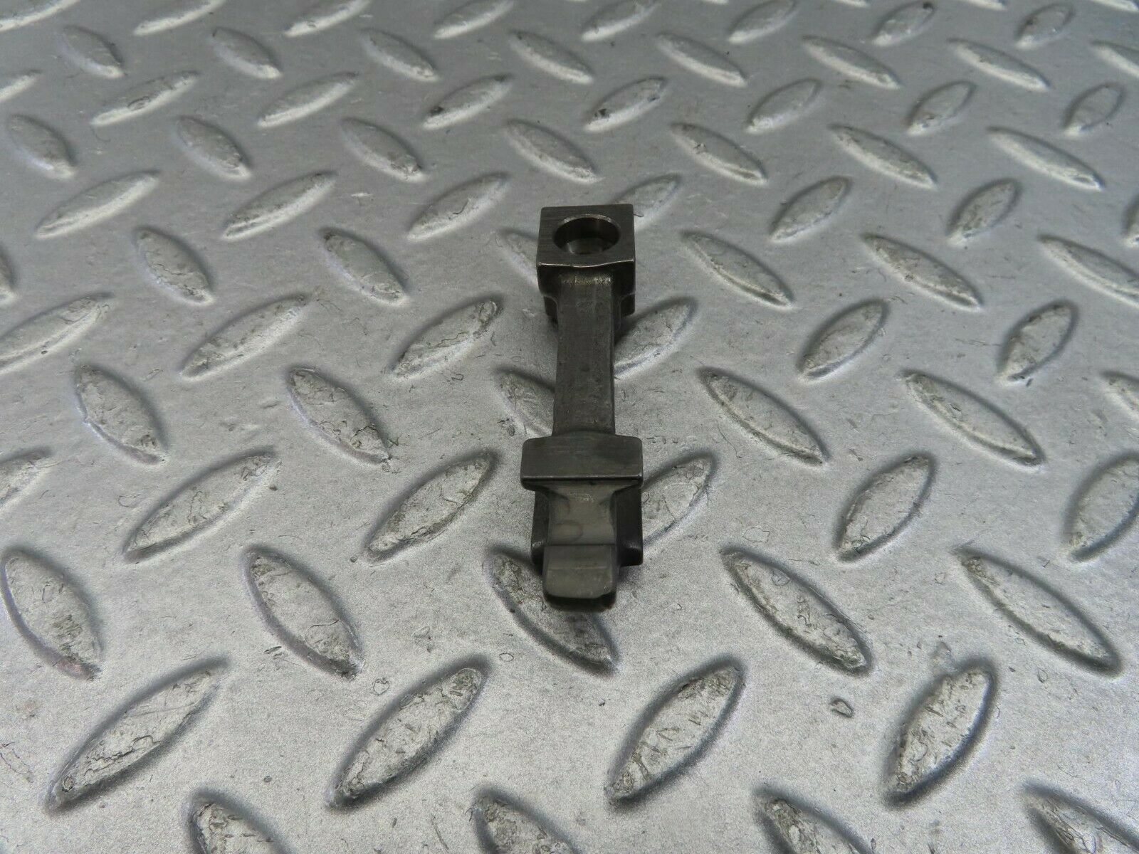 9136 Mercedes-Benz W108 Valve Rocker Arm With Retaining Spring