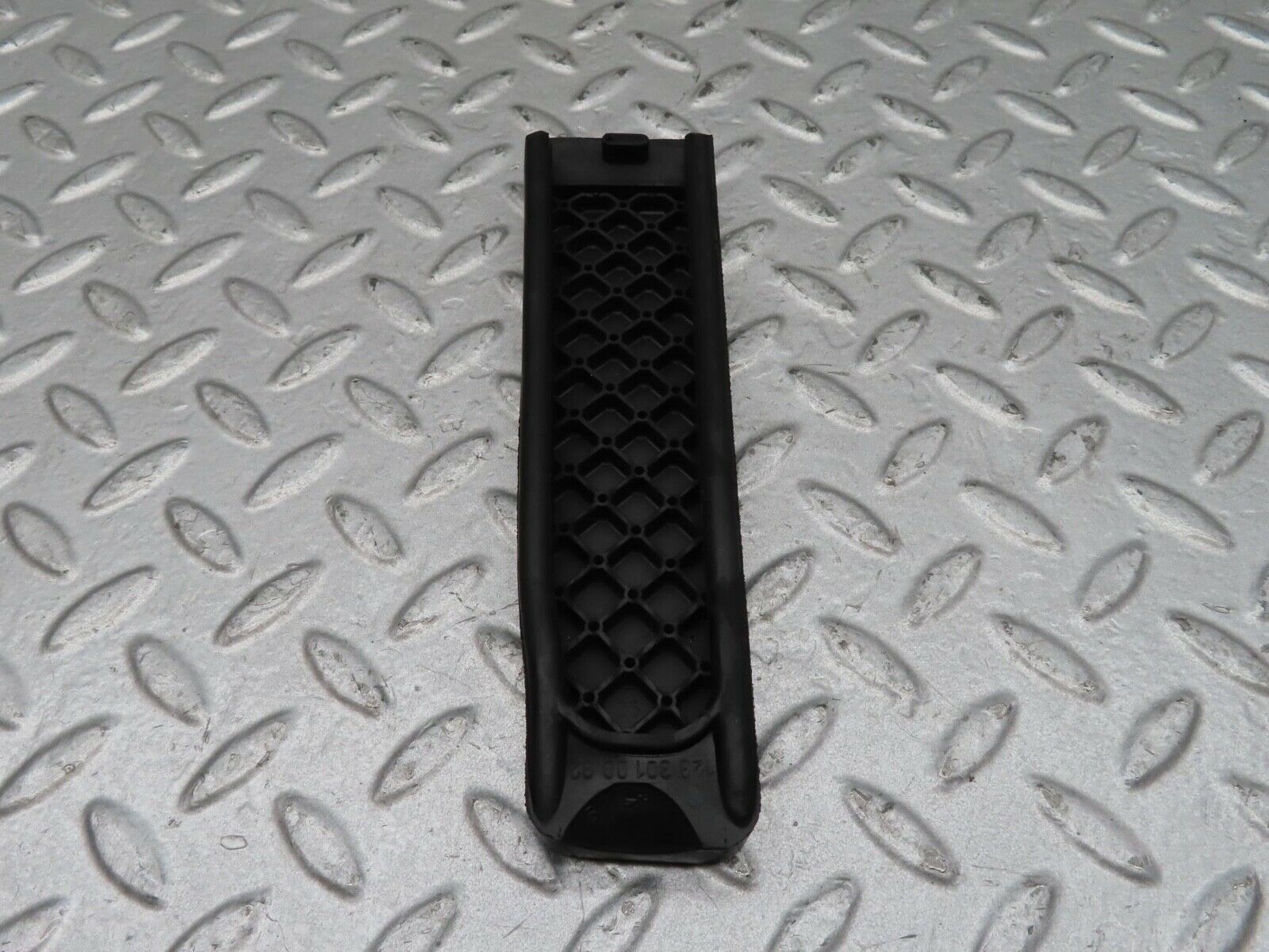 14718 Mercedes-Benz W201 190E Accelerator Pedal Rubber 1233010082