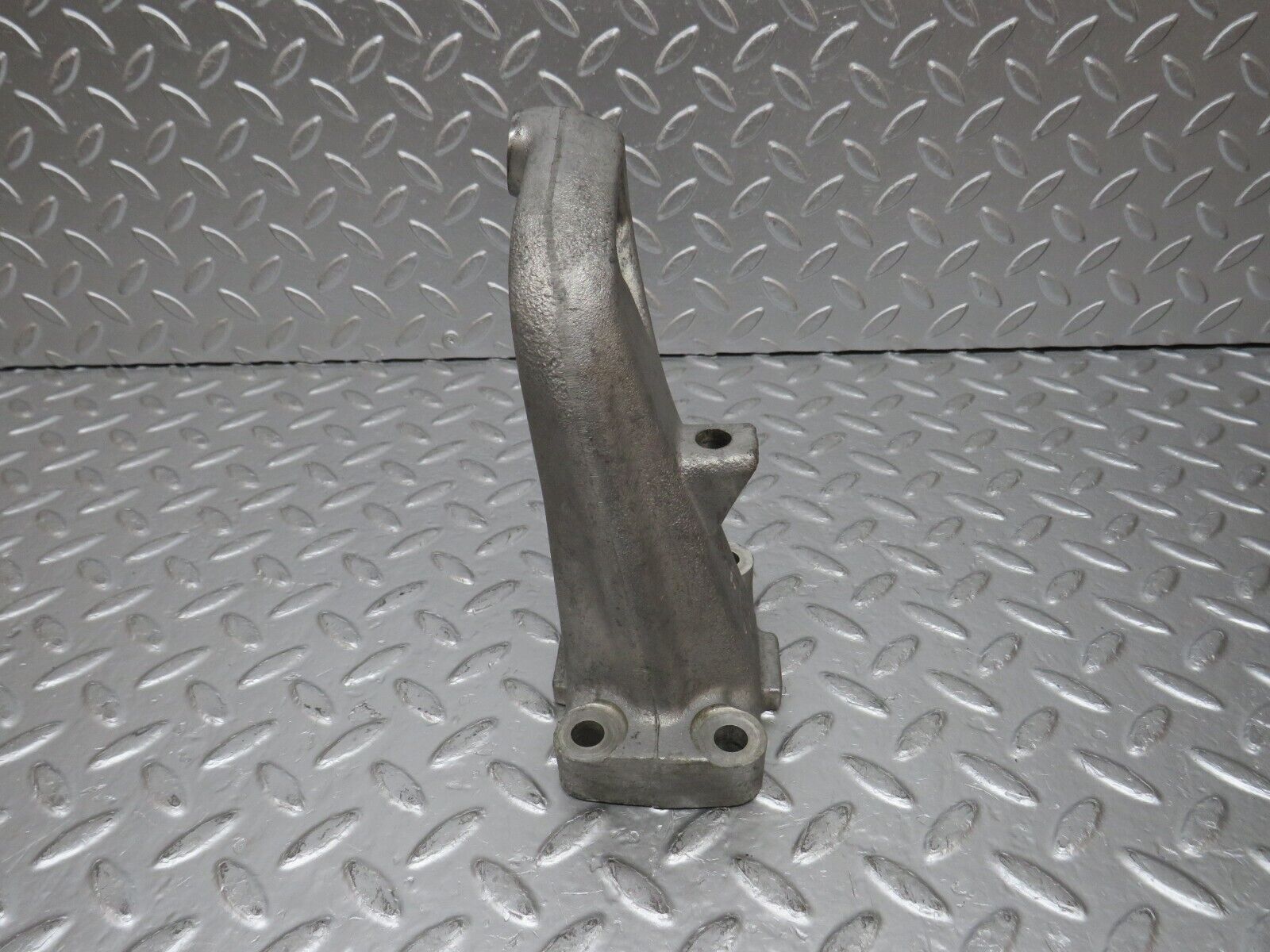 31045 Mercedes-Benz W123 200D Engine Mount Bracket Right Side 6152231404