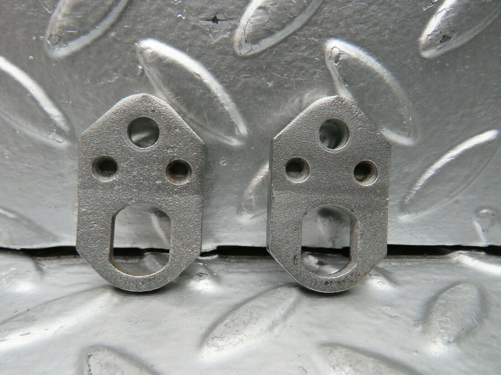 23173 Mercedes-Benz C107 450SLC Coupe Fuel Injector Bracket Pair