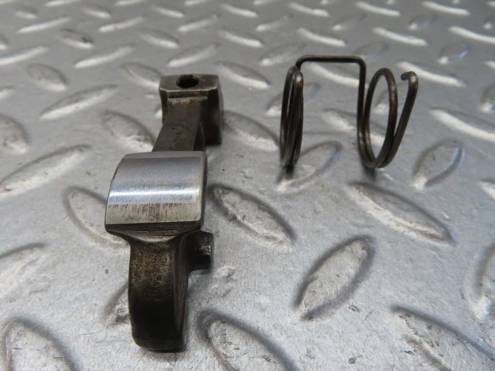 13377 Mercedes-Benz W111 230S Valve Rocker Arm With Retaining Spring