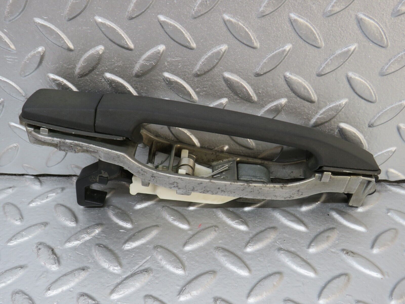 33911 Mercedes-Benz W124 260E Rear Left Exterior Door Handle