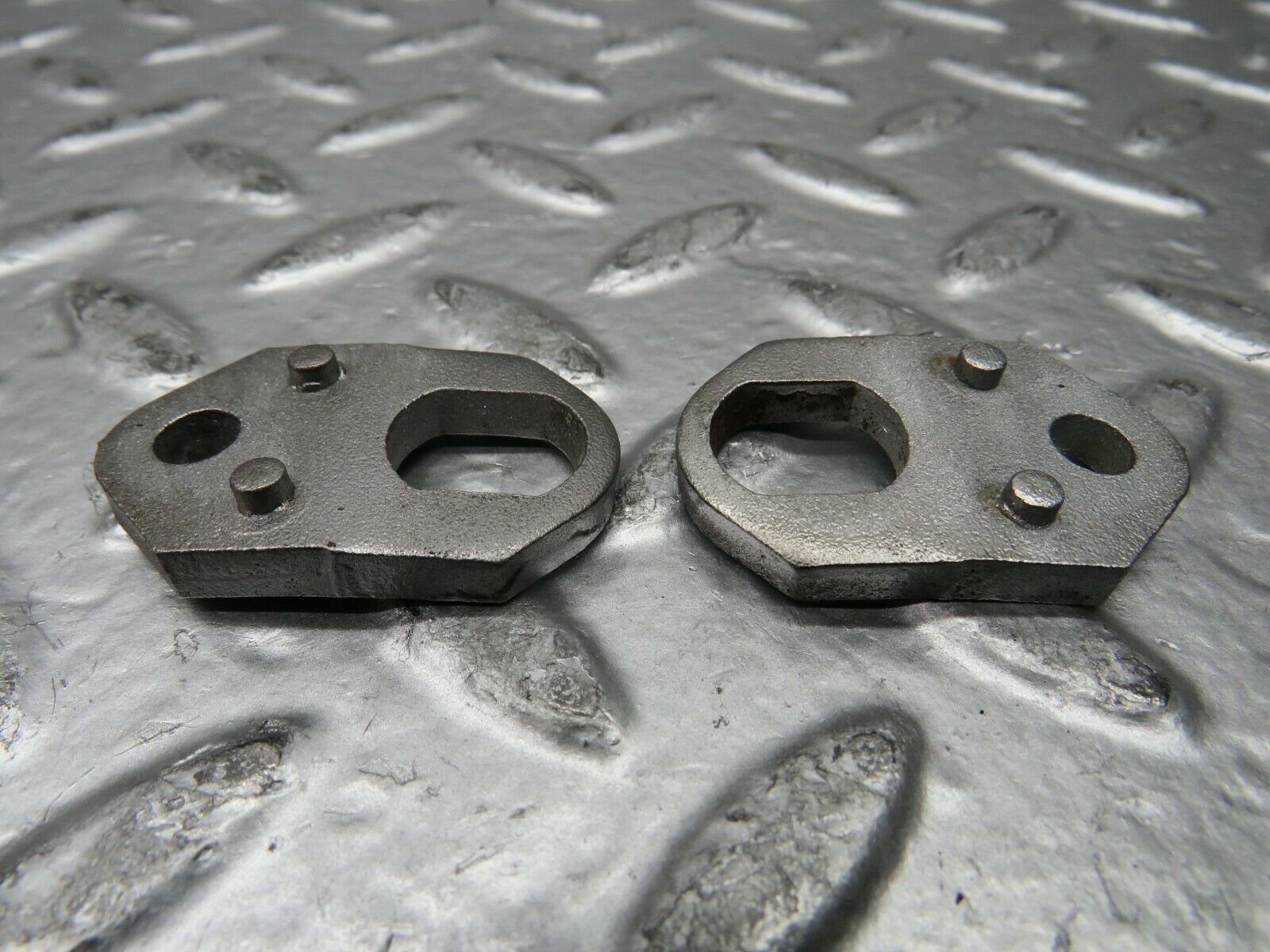 23170 Mercedes-Benz C107 450SLC Coupe Fuel Injector Bracket Pair