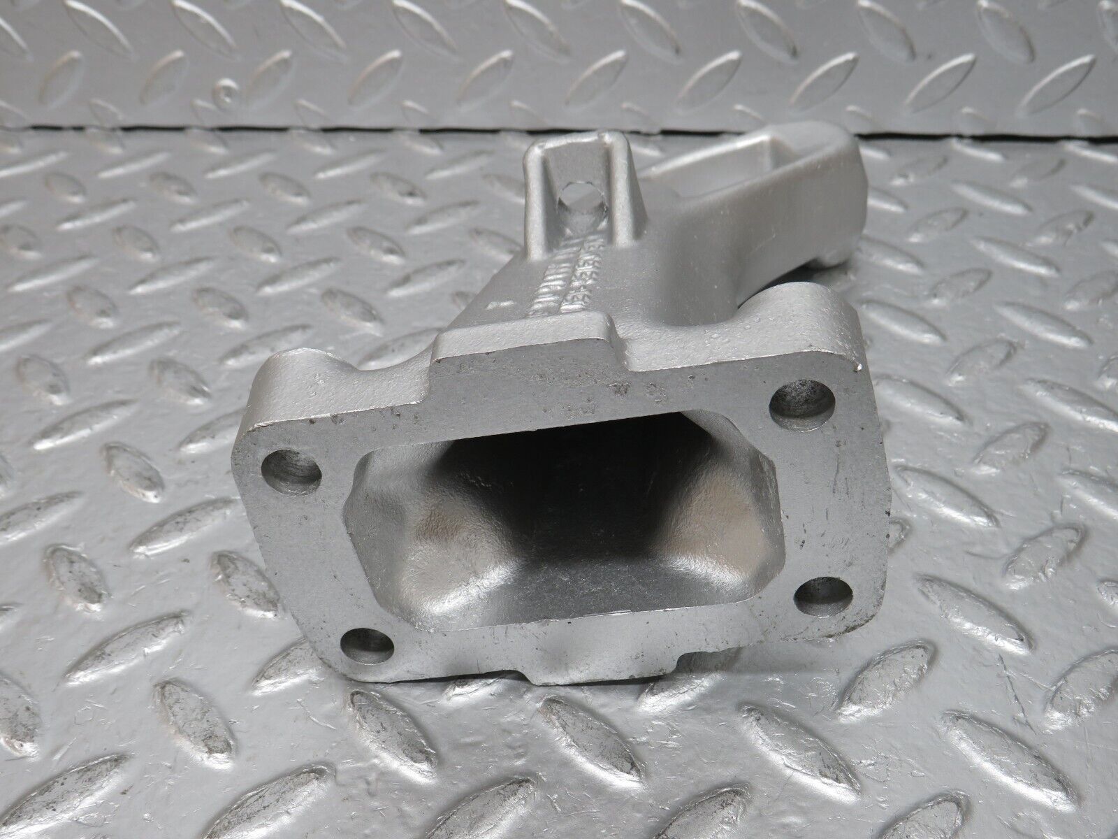 0876 Mercedes-Benz W123 240D Engine Mount Bracket Right Side 6152231404