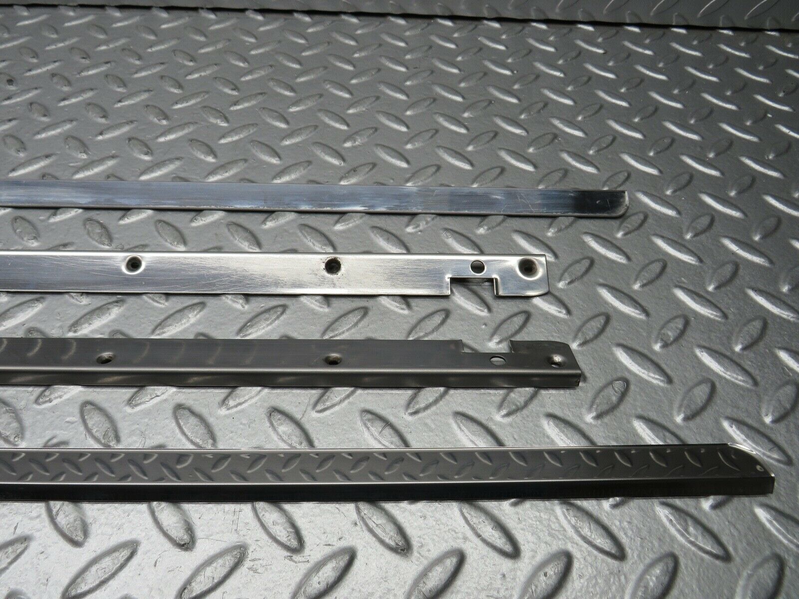 21805 Mercedes-Benz W126 300SE Sunroof Chrome Trim Set