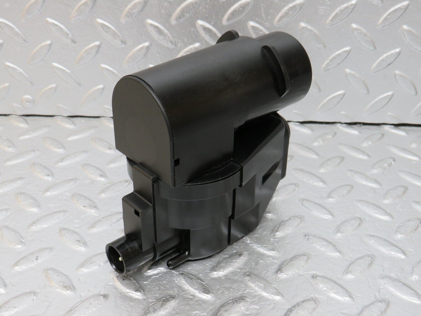 34344 Mercedes-Benz C126 380SEC Coupe Central Locking Pump Hella 1268000348