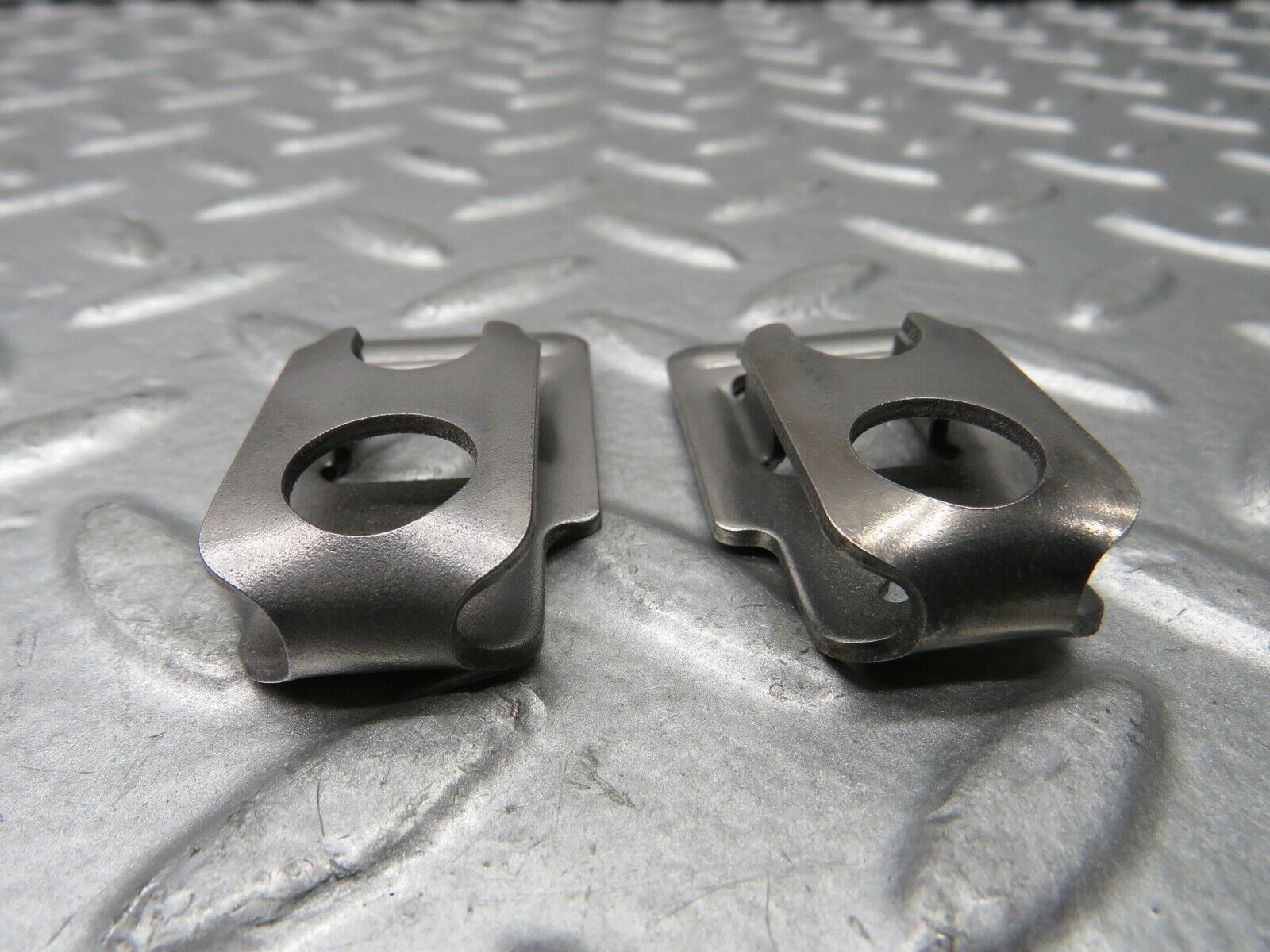 21800 Mercedes-Benz W126 300SE Fuel Injector Bracket 2 pcs