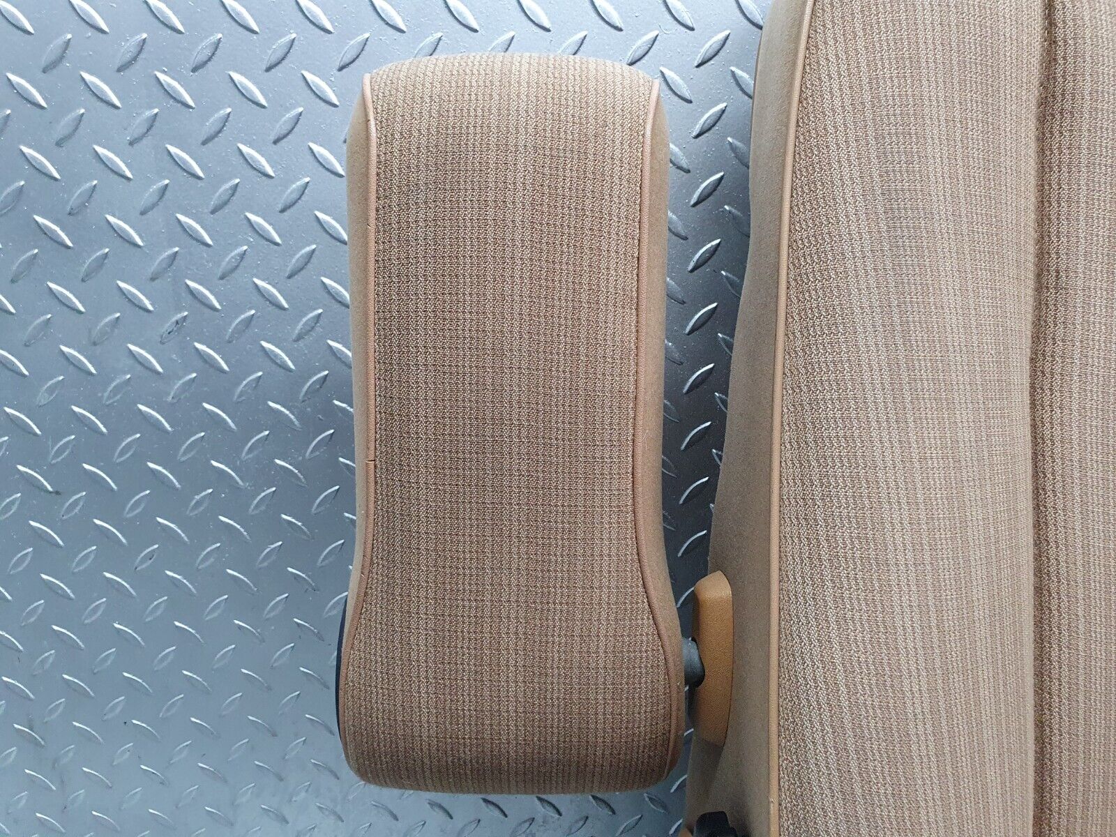 41375 Mercedes-Benz W124 200E Front Left Passenger Side Seat Palomino 1249101050