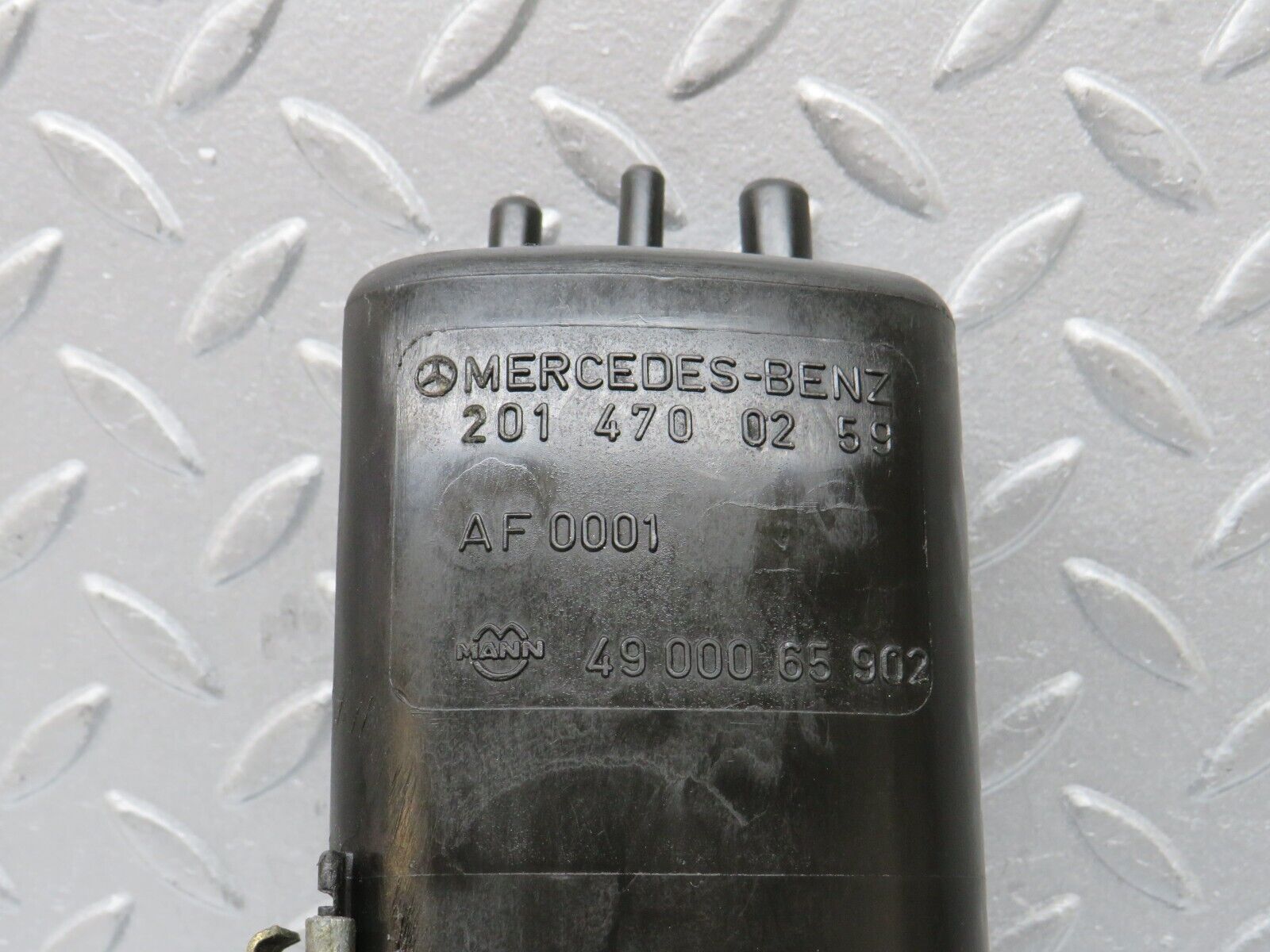 38809 Mercedes-Benz W201 190E 2.6L Fuel Vapor Charcoal Filter 2014700259 4900065902