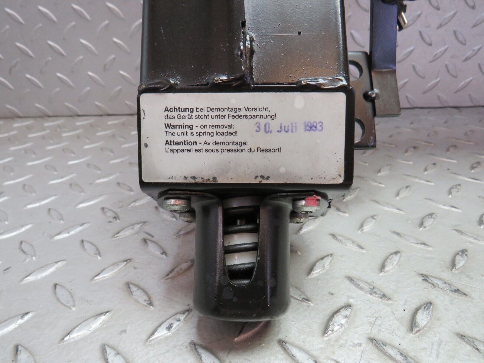 38181 Mercedes-Benz A124 320E Cabriolet Rear Headrest Complete Mechanism 1248600632 1248601032