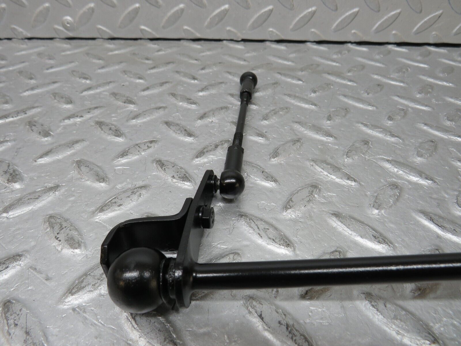 37662 Mercedes-Benz W109 300SEL Throttle Linkage