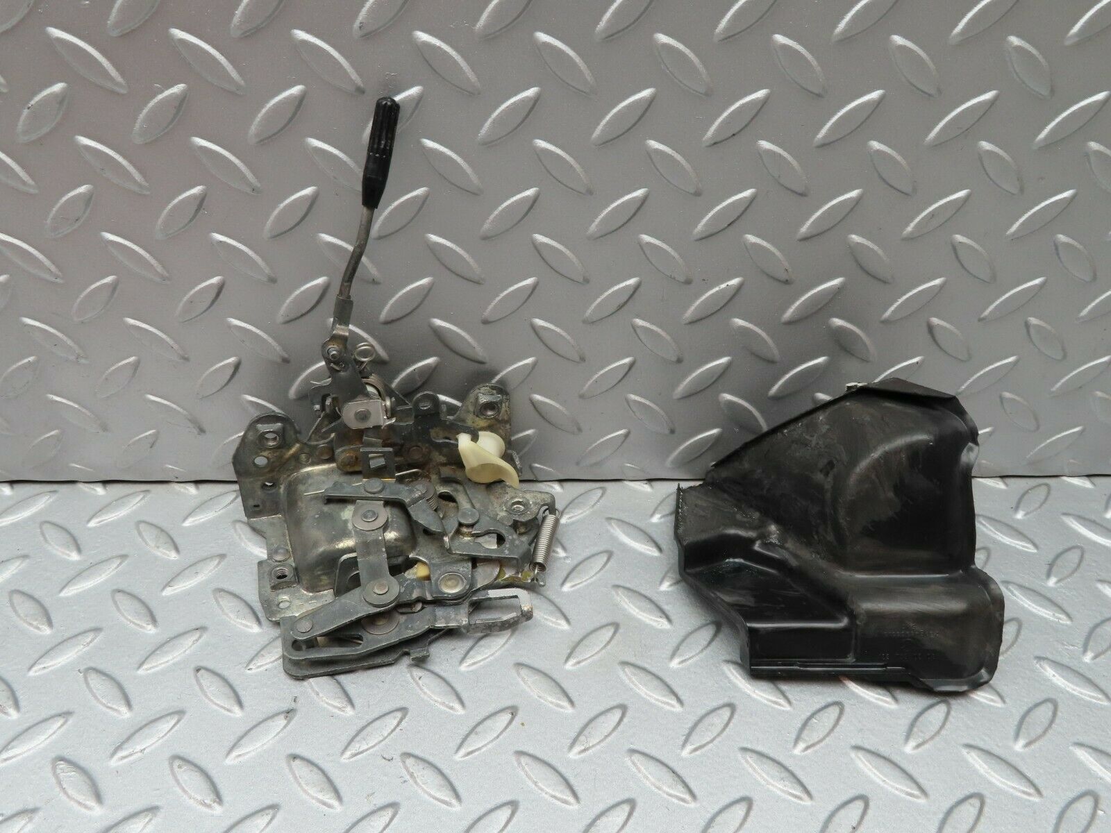 4313 Mercedes-Benz W123 230E Front Right Door Lock Mechanism