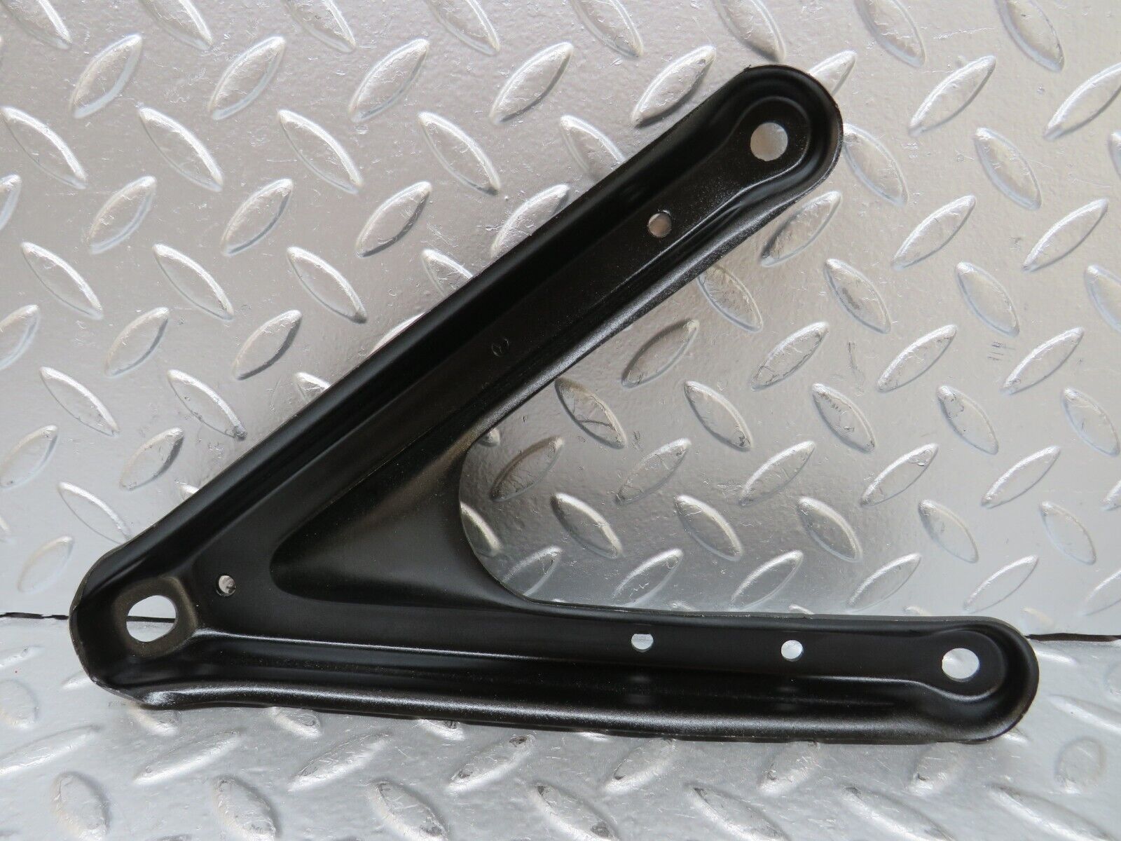 26738 Mercedes-Benz C124 220CE Coupe Air Intake Manifold Bracket