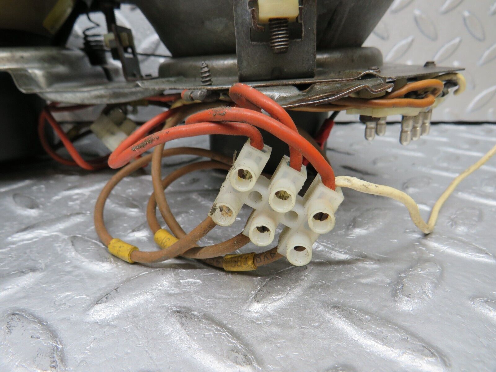 37580 Mercedes-Benz W109 300SEL Front Headlight Bosch Left/Right 1300508003 7077R 1305601134 1305602059