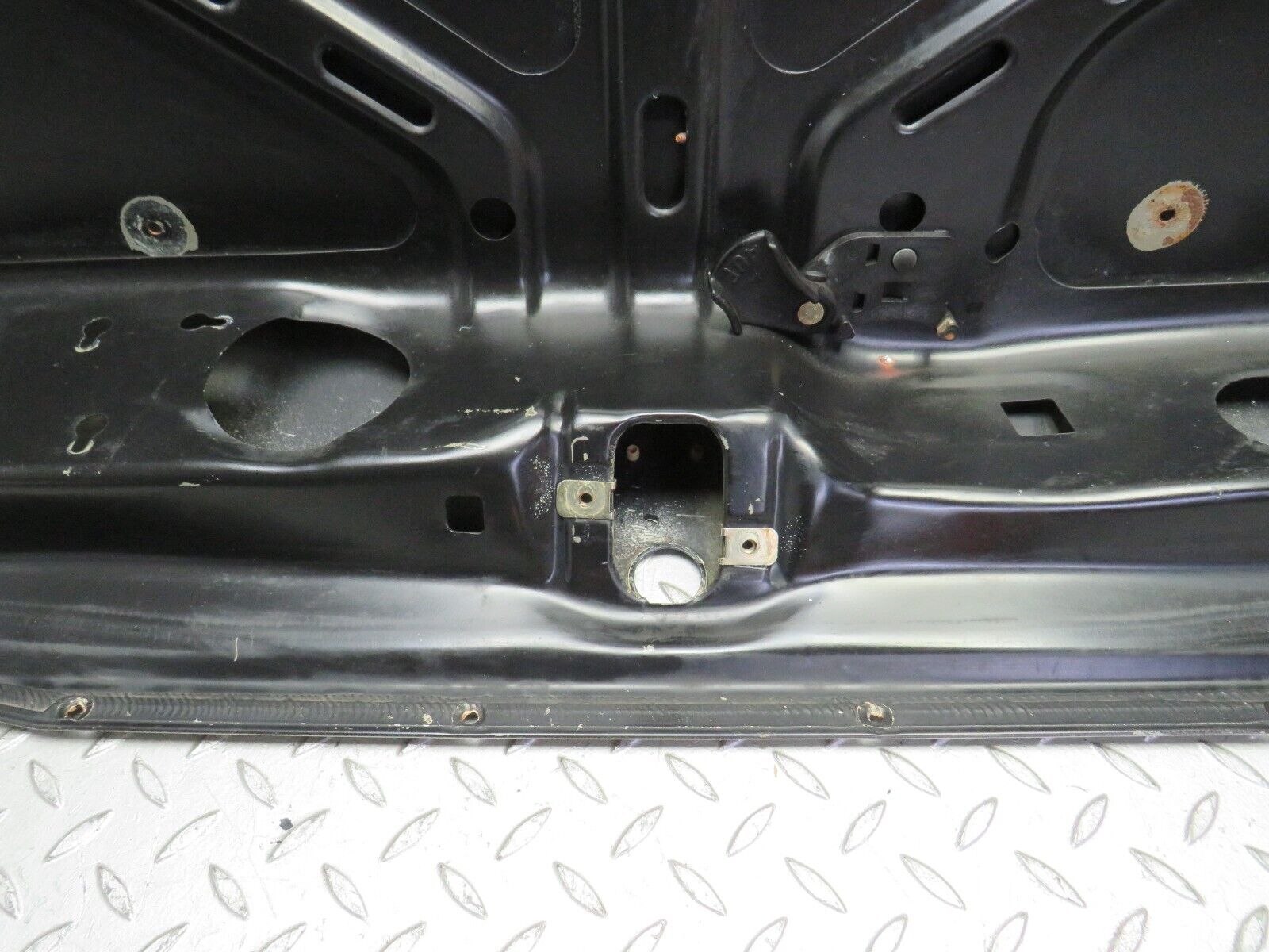 31823 Mercedes-Benz W201 190LE 1.8L Boot Lid Trunk Door