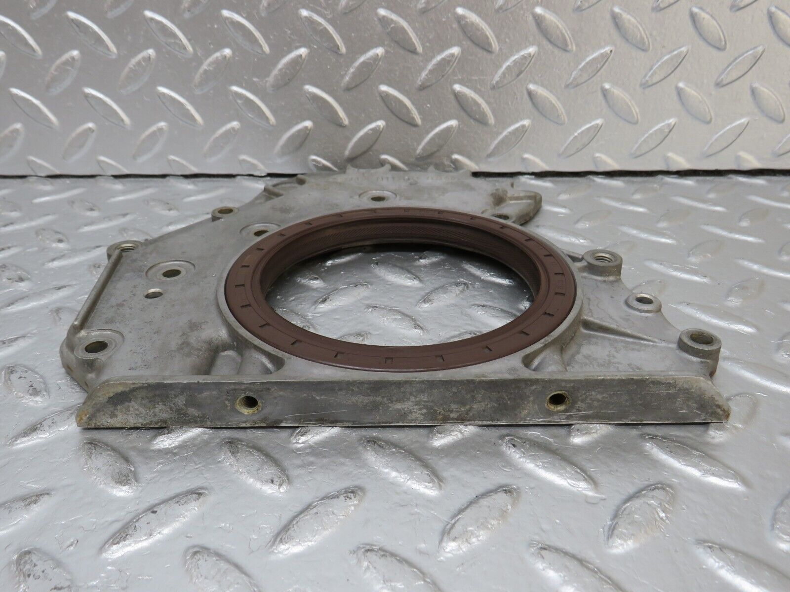 34522 Mercedes-Benz C126 380SEC Coupe Crankshaft Rear Sealing Cover 1170110008