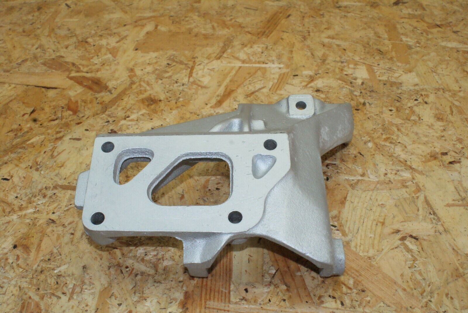 2353 Mercedes-Benz W123 280E Bracket For Alternator 1101550435