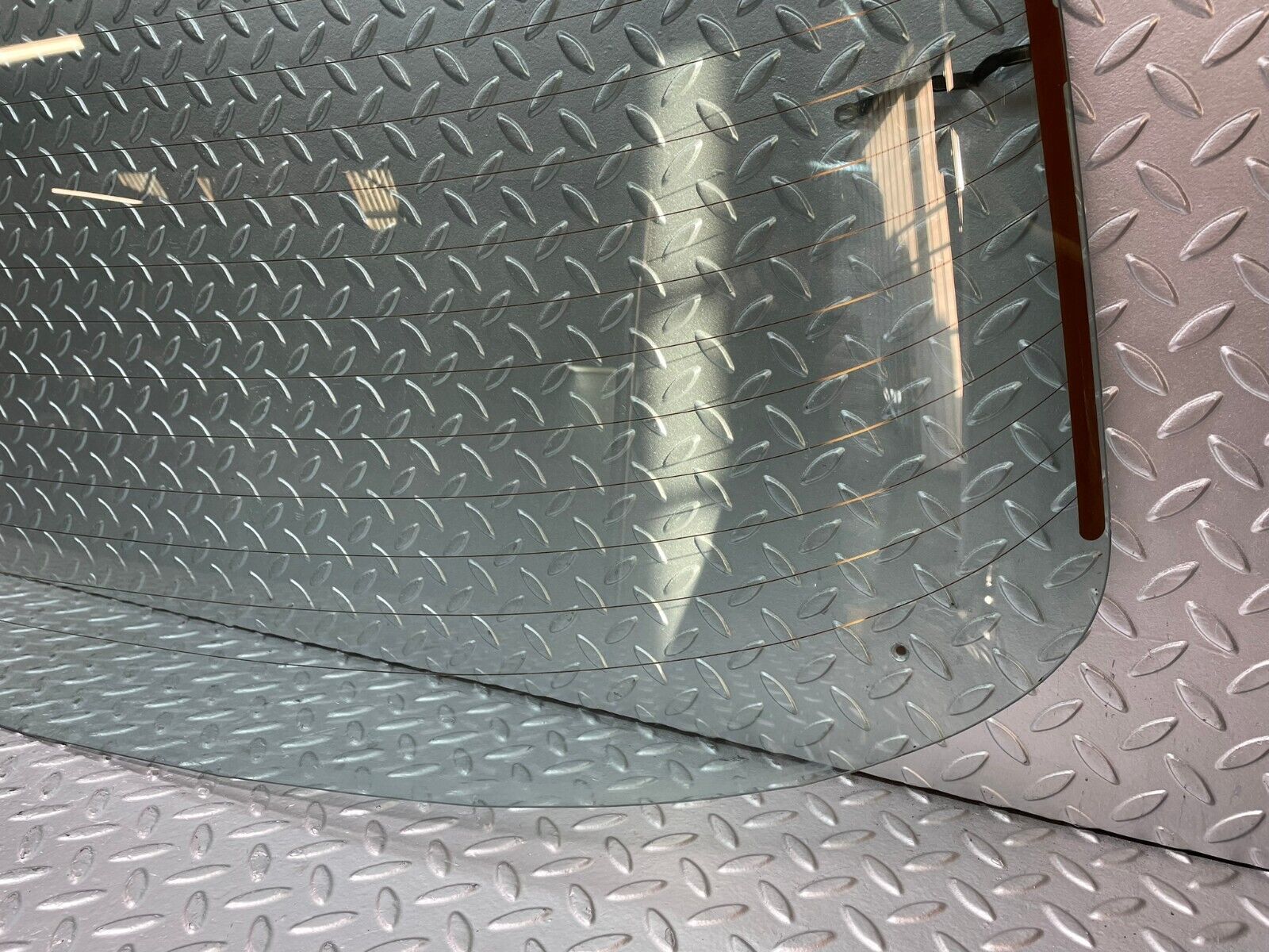 31924 Mercedes-Benz W123 230E Rear Heated Windscreen Glass