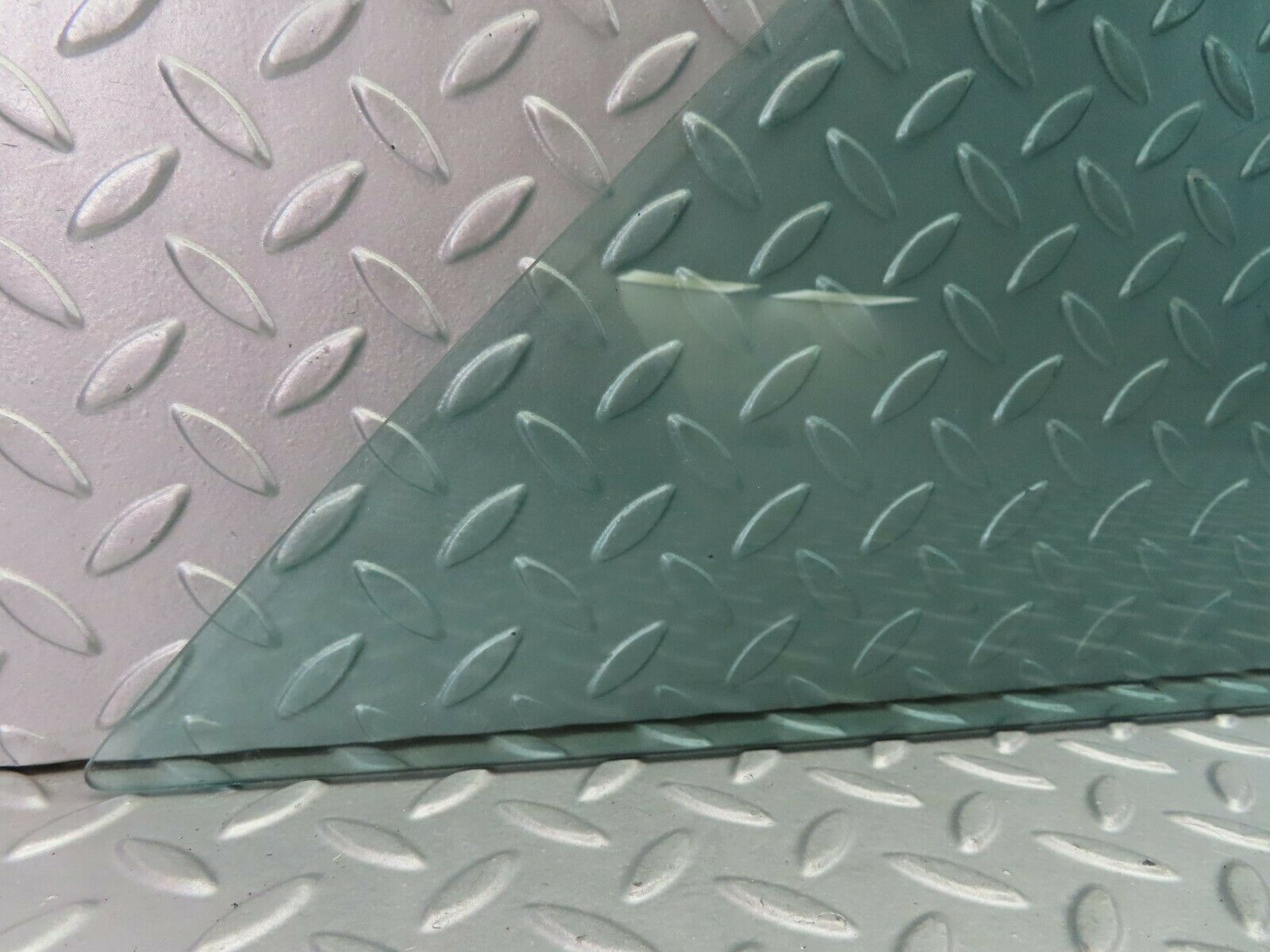 7695 Mercedes-Benz S123 230TE Wagon Rear Right Window Glass