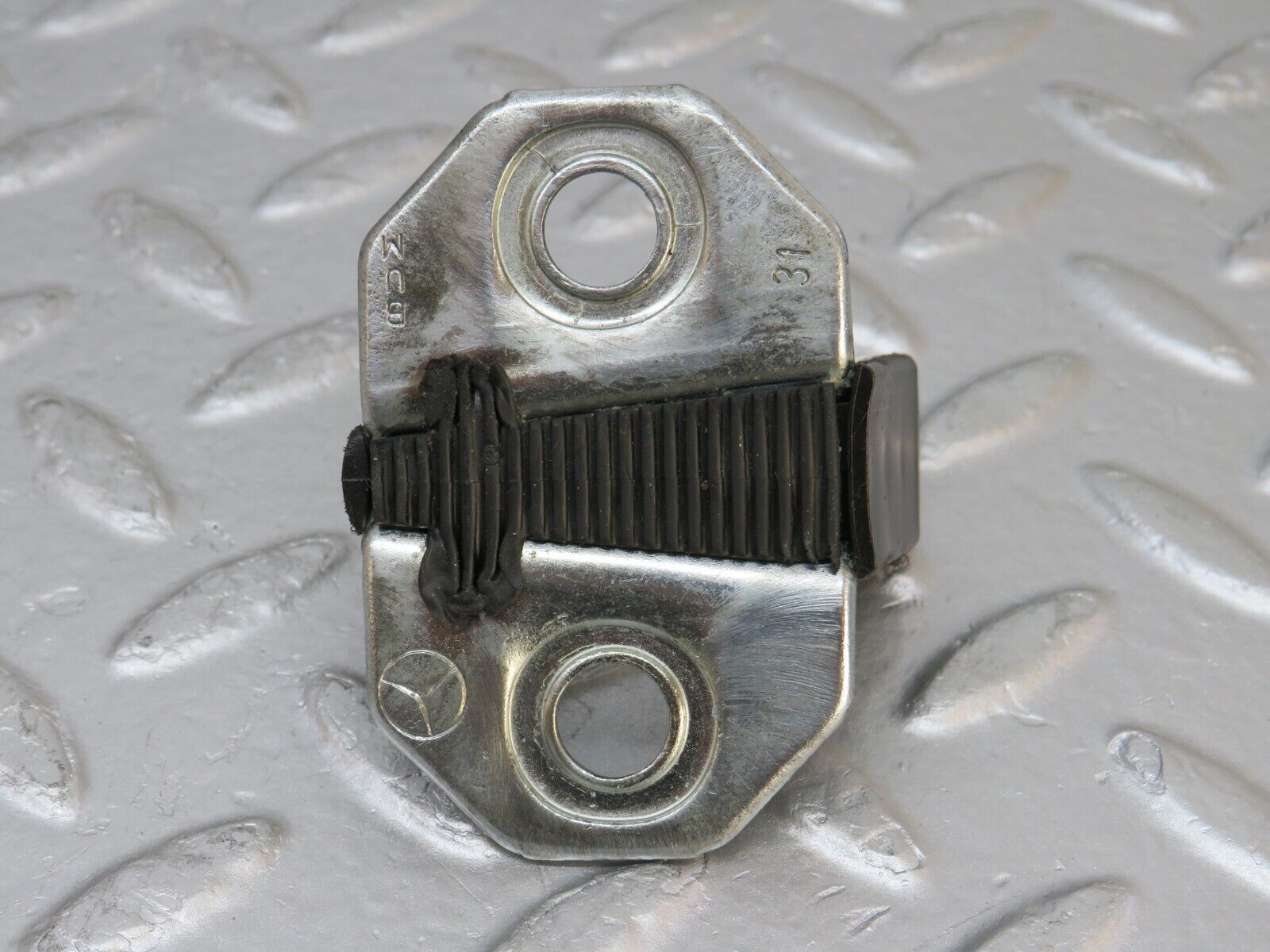 33373 Mercedes-Benz W202 C180 Door Lock Latch