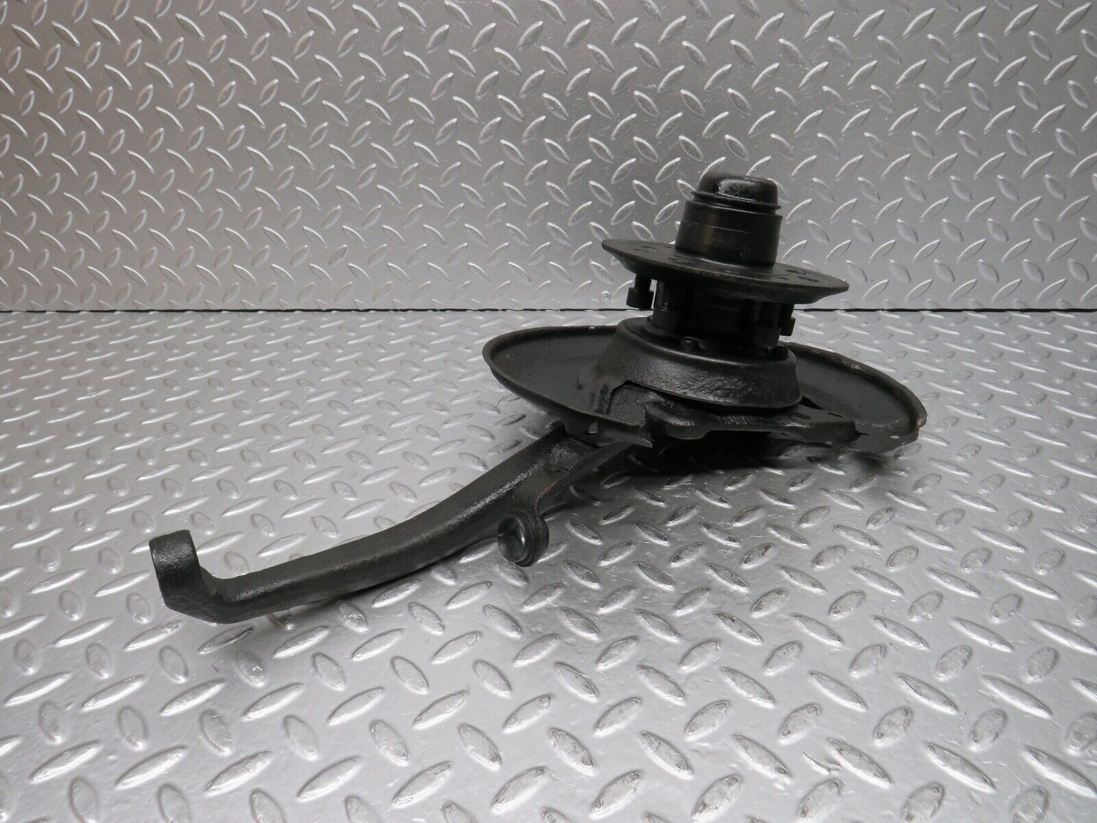 0386 Mercedes-Benz W108 280SE Complete Wheel Hub Front Right