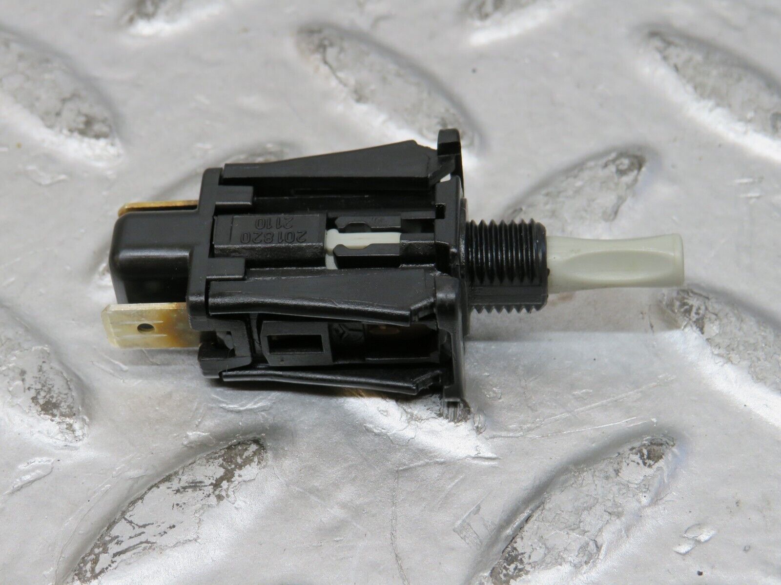 26500 Mercedes-Benz C124 220CE Coupe Door Contact Switch 2018202110