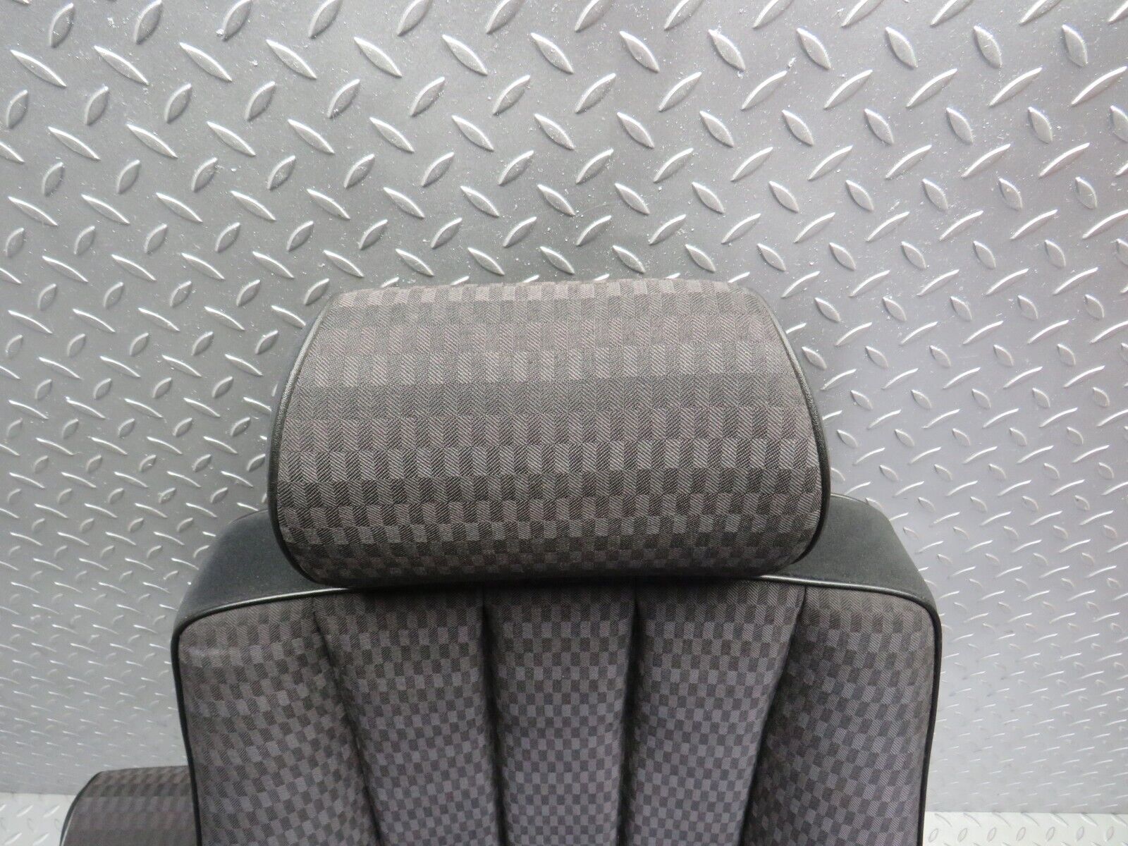 31574 Mercedes-Benz W201 190LE 1.8L Front Left Passenger Seat Black 2019101450