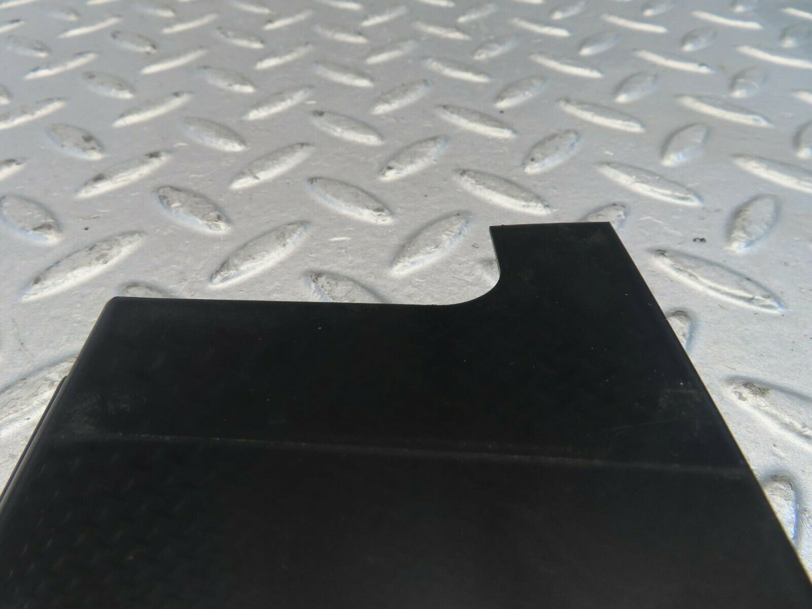 11157 Mercedes-Benz W221 S320 Rear Right Door Window Channel 2216901487