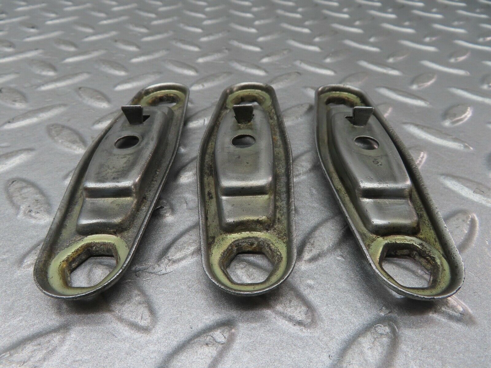 16951 Mercedes-Benz C123 280CE Coupe Fuel Injector Bracket 3pcs