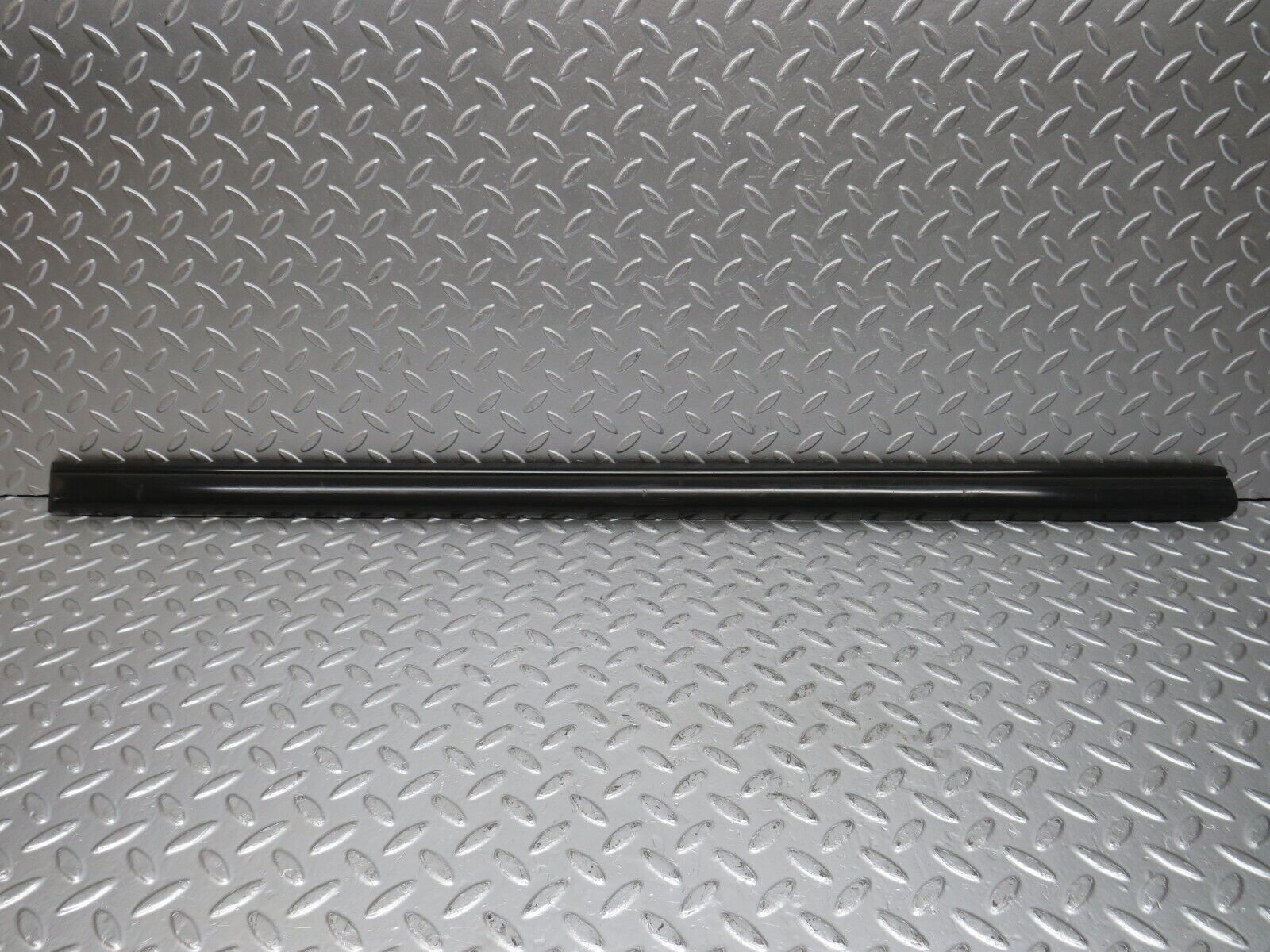 33956 Mercedes-Benz W124 260E Front Left Door Centre Moulding Trim