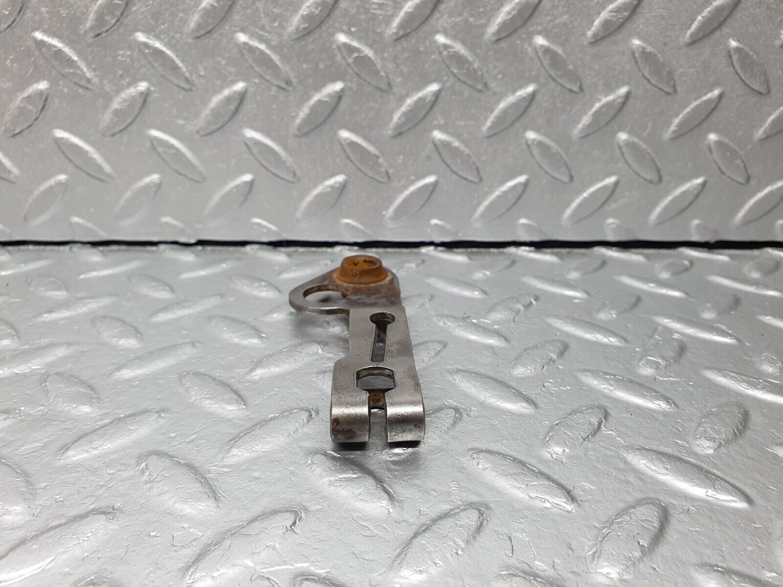 41282 Mercedes-Benz W126 300SE Automatic Gearbox Linkage Bracket