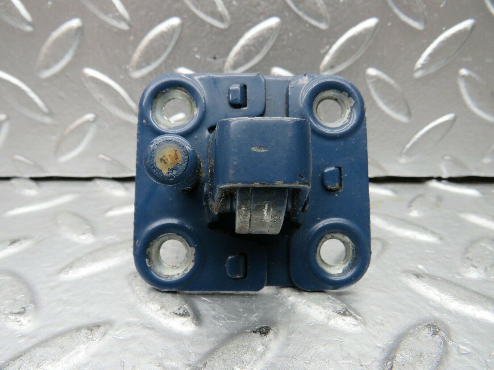 23025 Mercedes-Benz C123 230CE Coupe Bonnet Lock Catch