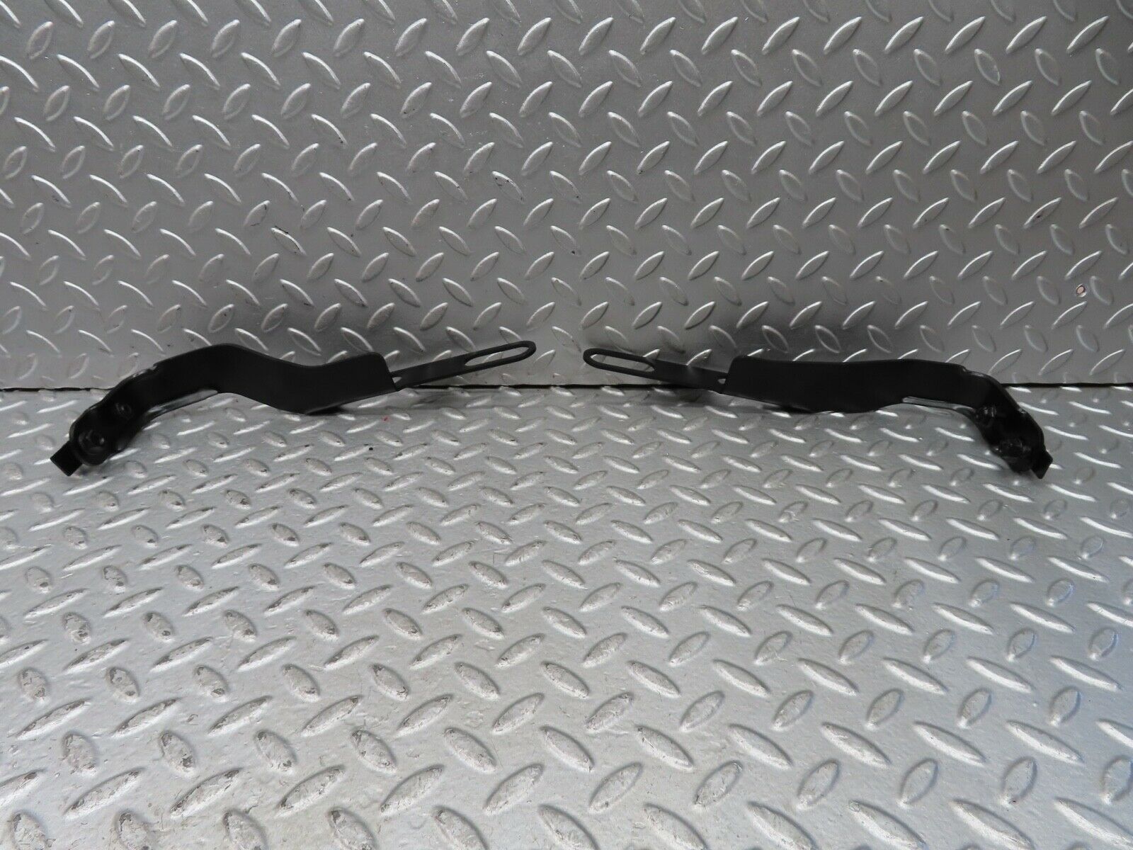 19457 Mercedes-Benz C140 CL420 Coupe Exhaust Bracket Pair 1404923341