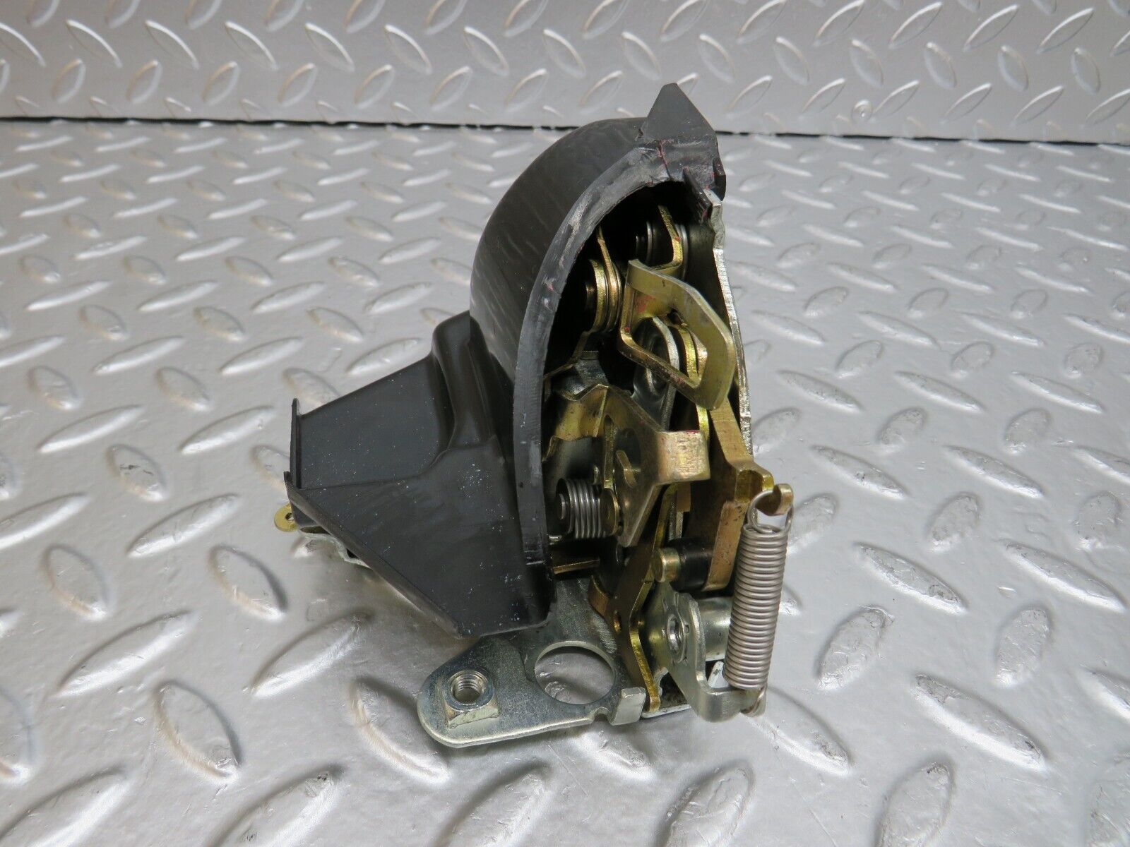 25460 Mercedes-Benz W123 200 Rear Left Door Lock Mechanism 1237230108