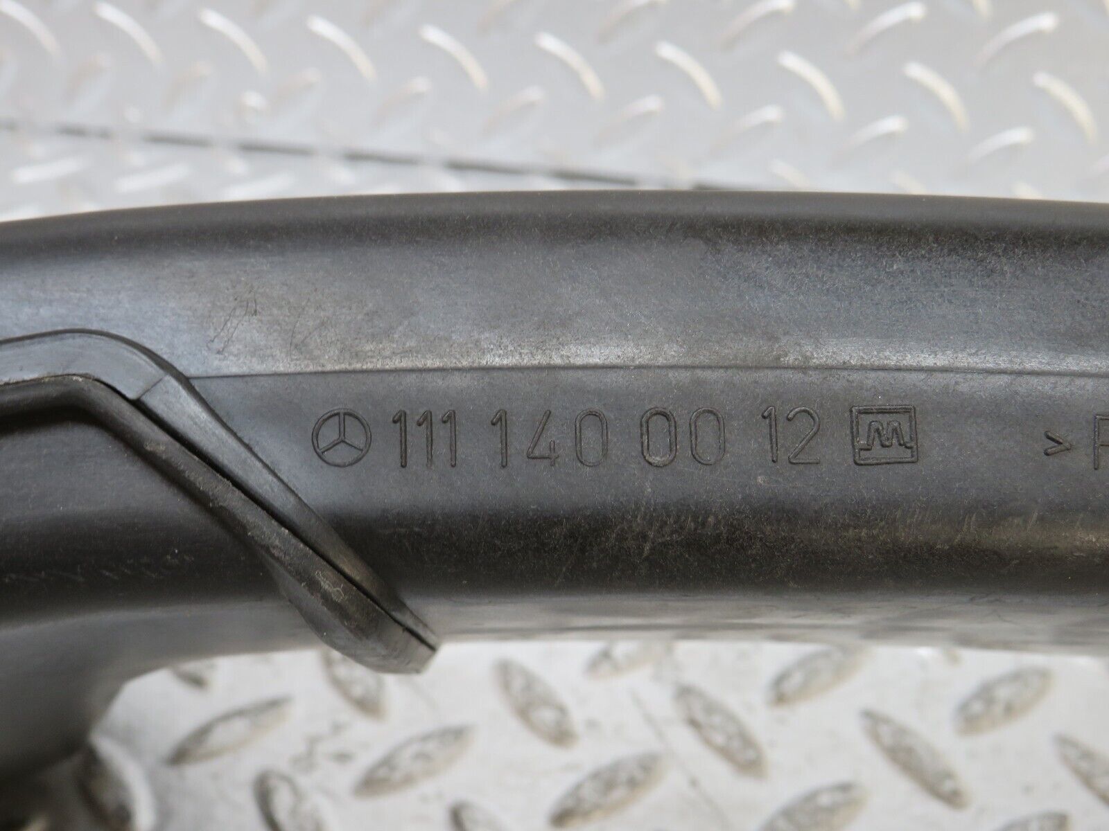 26454 Mercedes-Benz C124 220CE Coupe Air Intake Pipe 1111400012