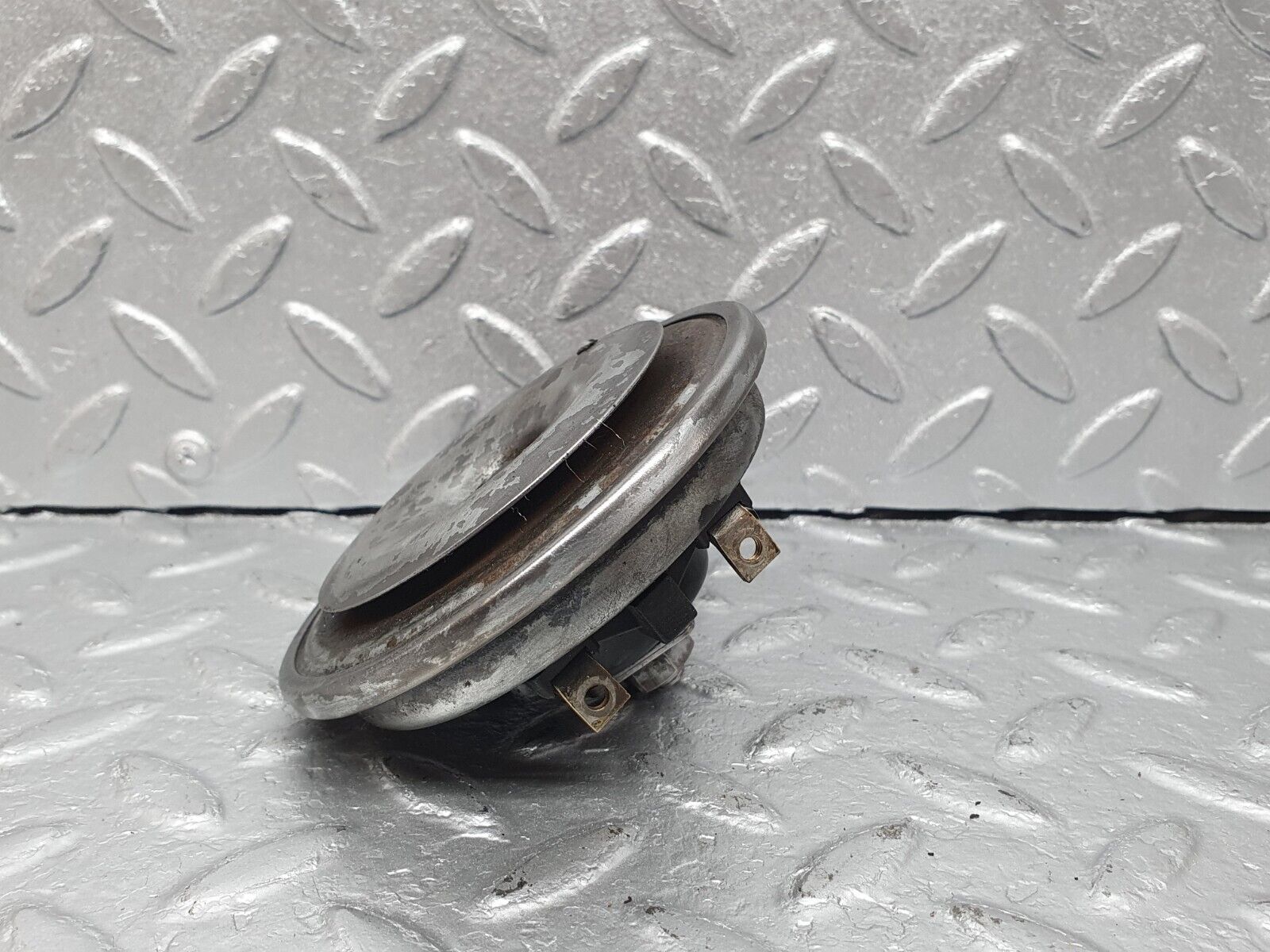 41543 Mercedes-Benz W124 200E Horn Hella 002952