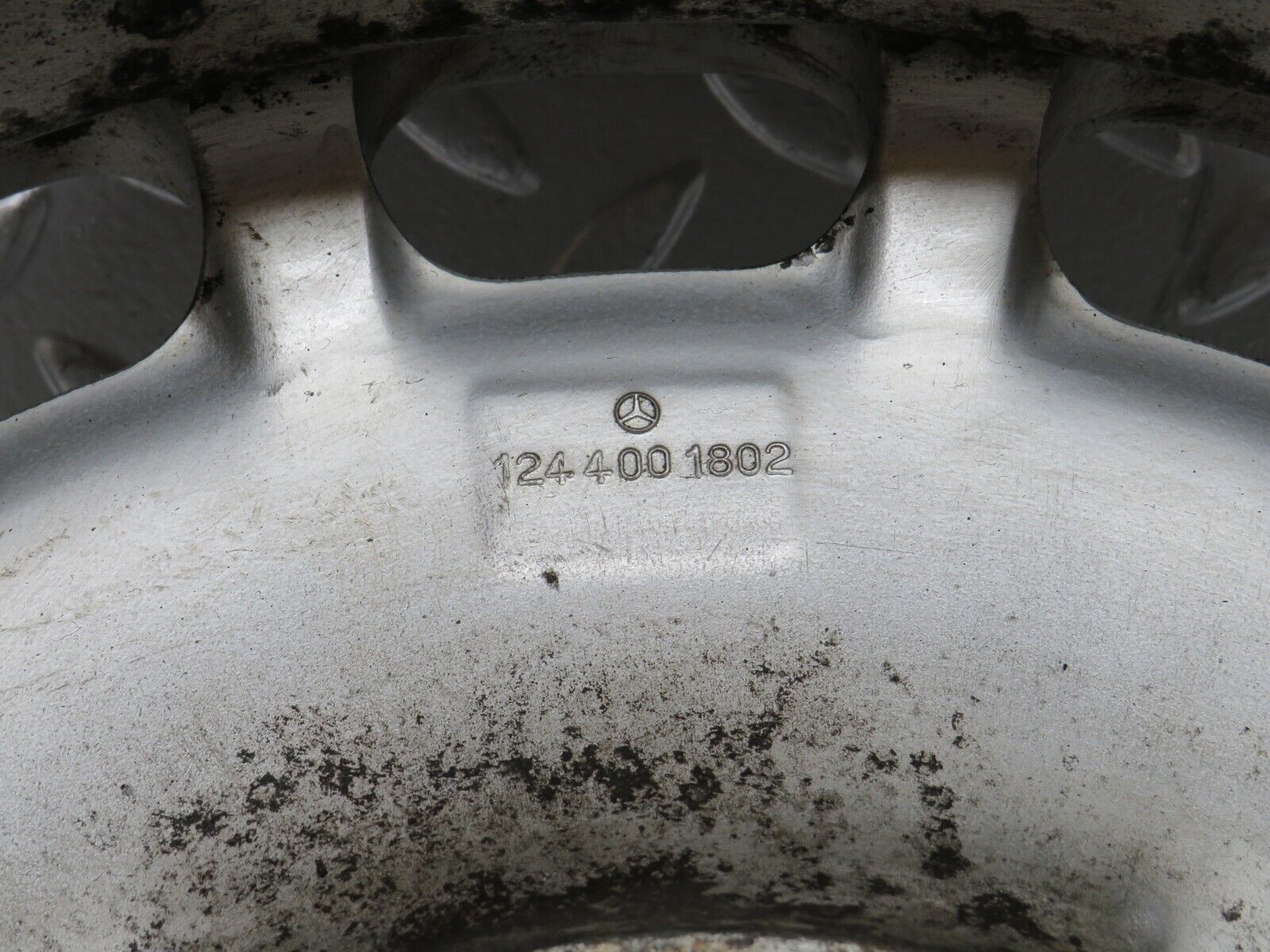 29611 Mercedes-Benz W124 230E Alloy Wheel 6.5Jx15H2 ET49 1244001802