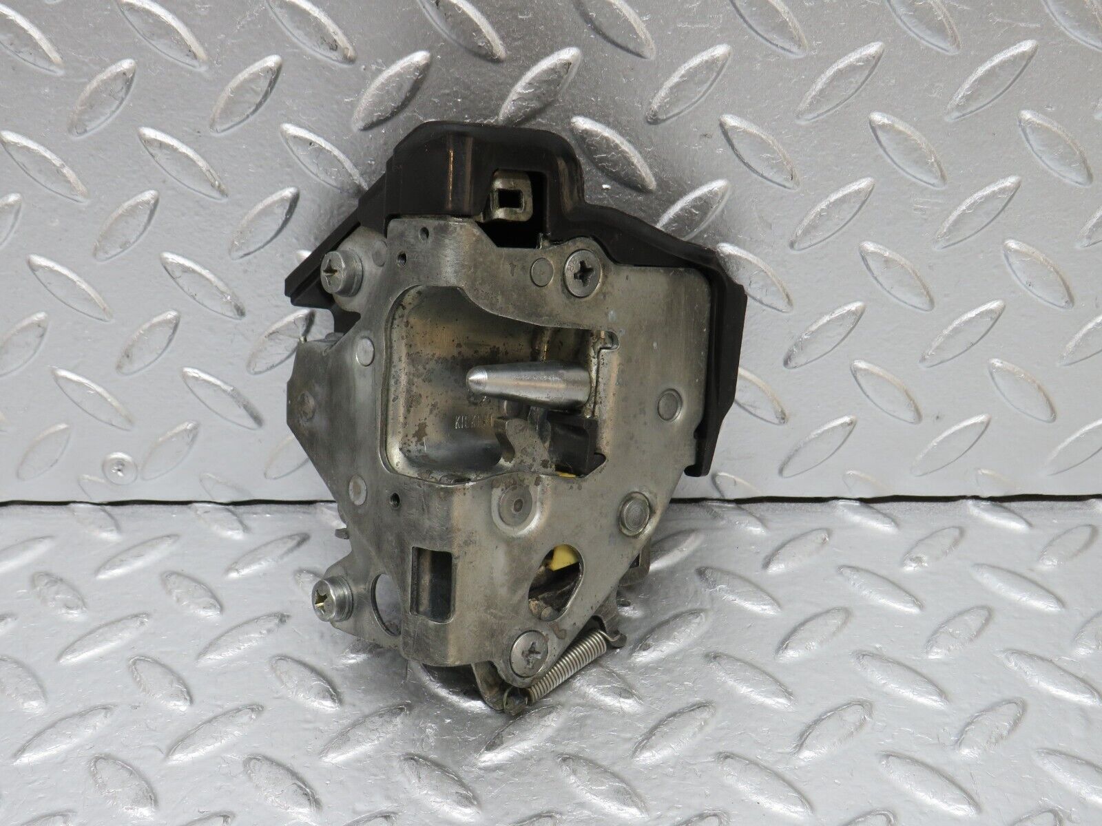 0572 Mercedes-Benz W123 230E Rear Right Door Lock Mechanism 1237330208