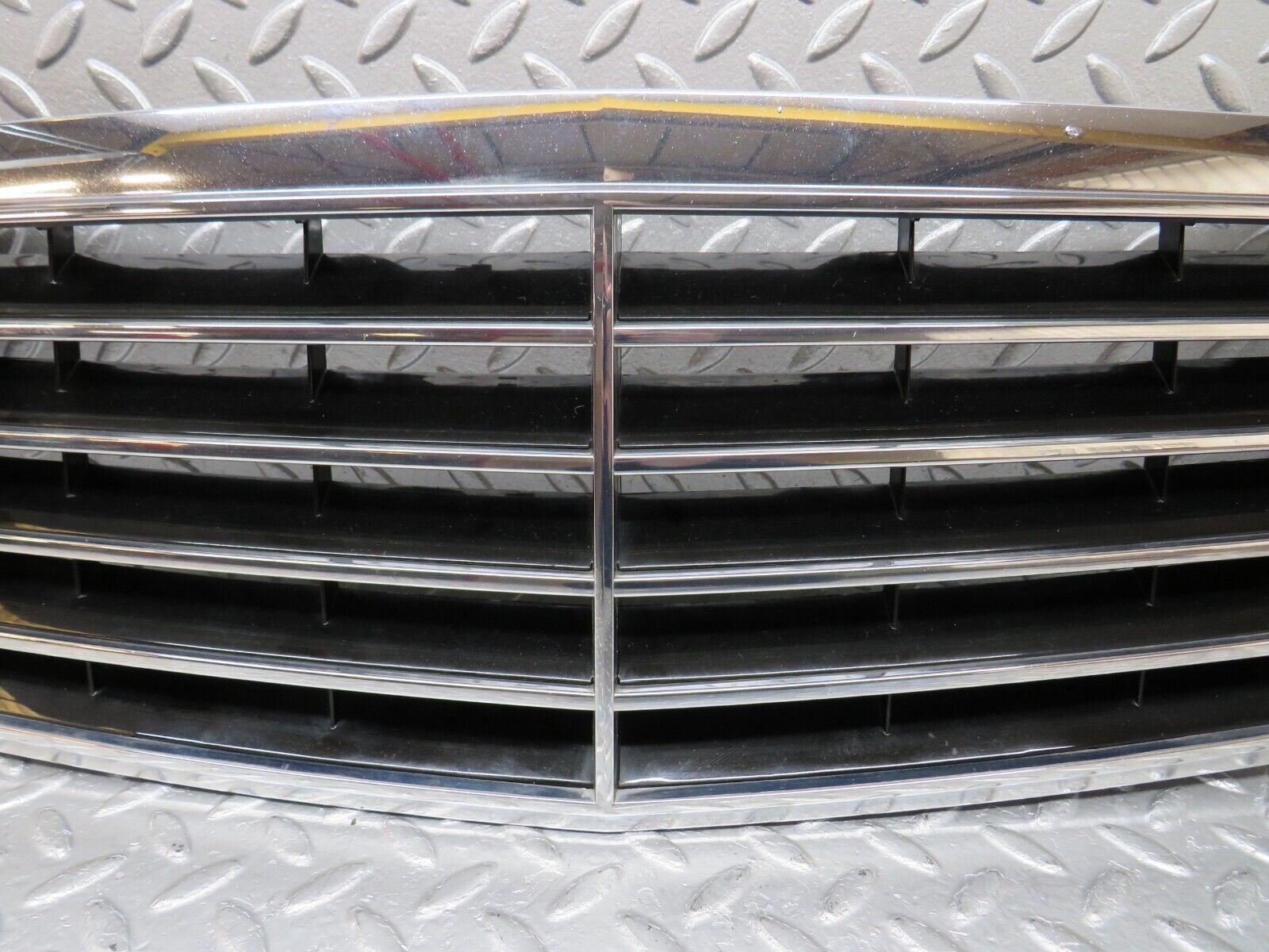 34813 Mercedes-Benz W210 320E Bonnet Chrome Grill 2108800683