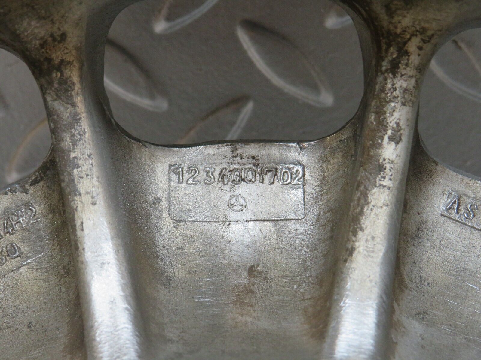 32227 Mercedes-Benz W123 Alloy Wheel Set Mexican Hat 5.5Jx14H2 ET30 1234001702