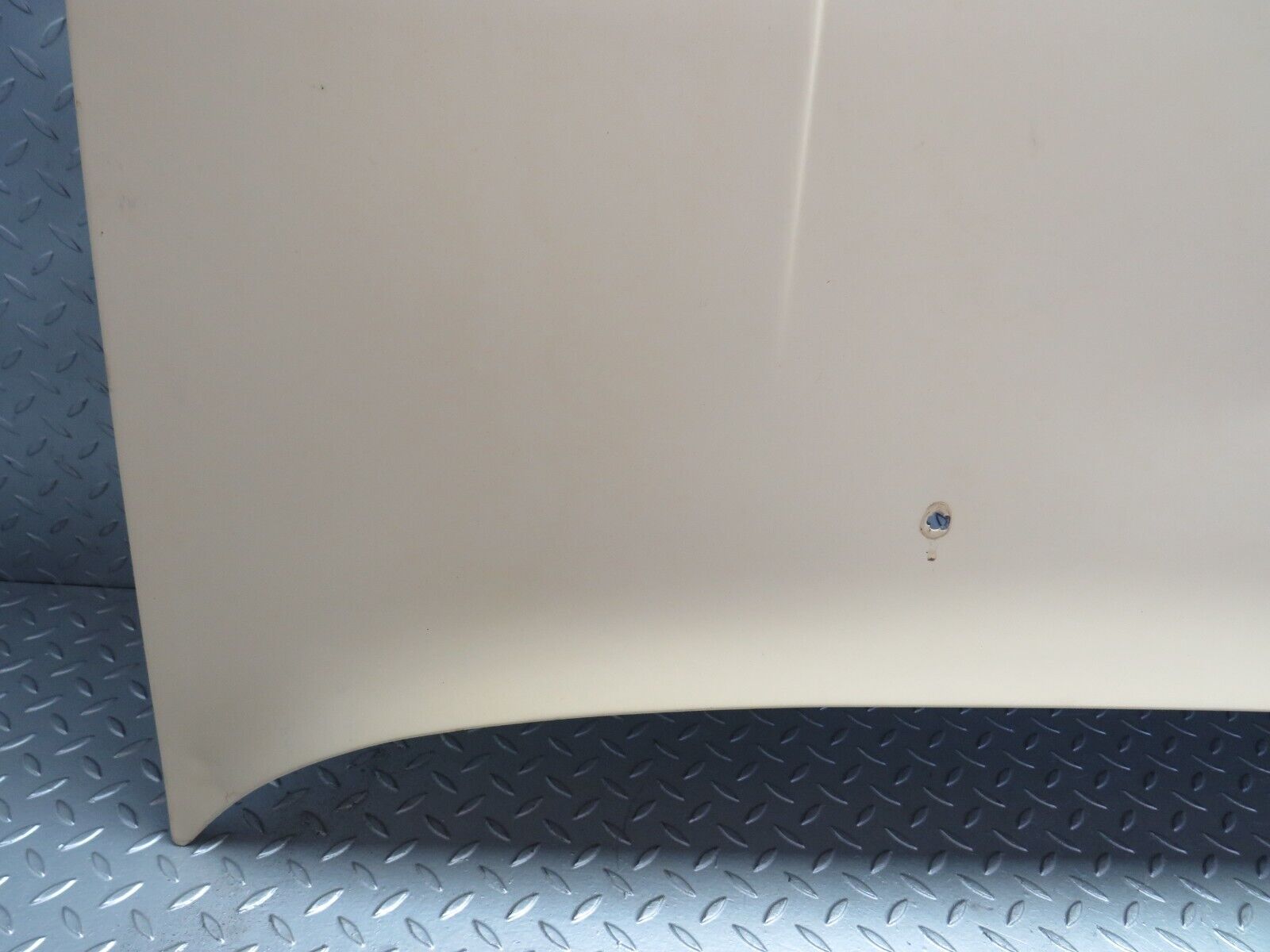 30037 Porsche 924 Bonnet