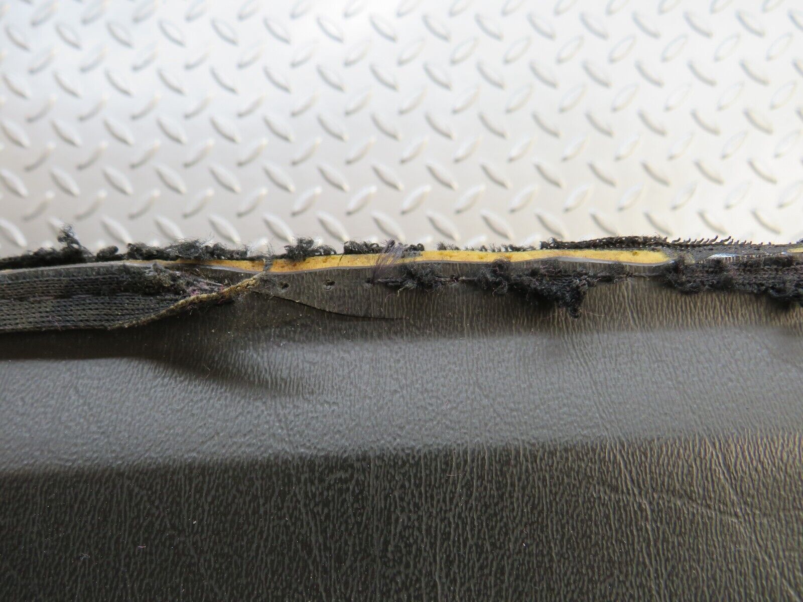 27709 Mercedes-Benz S124 300TE Wagon Dashboard Black