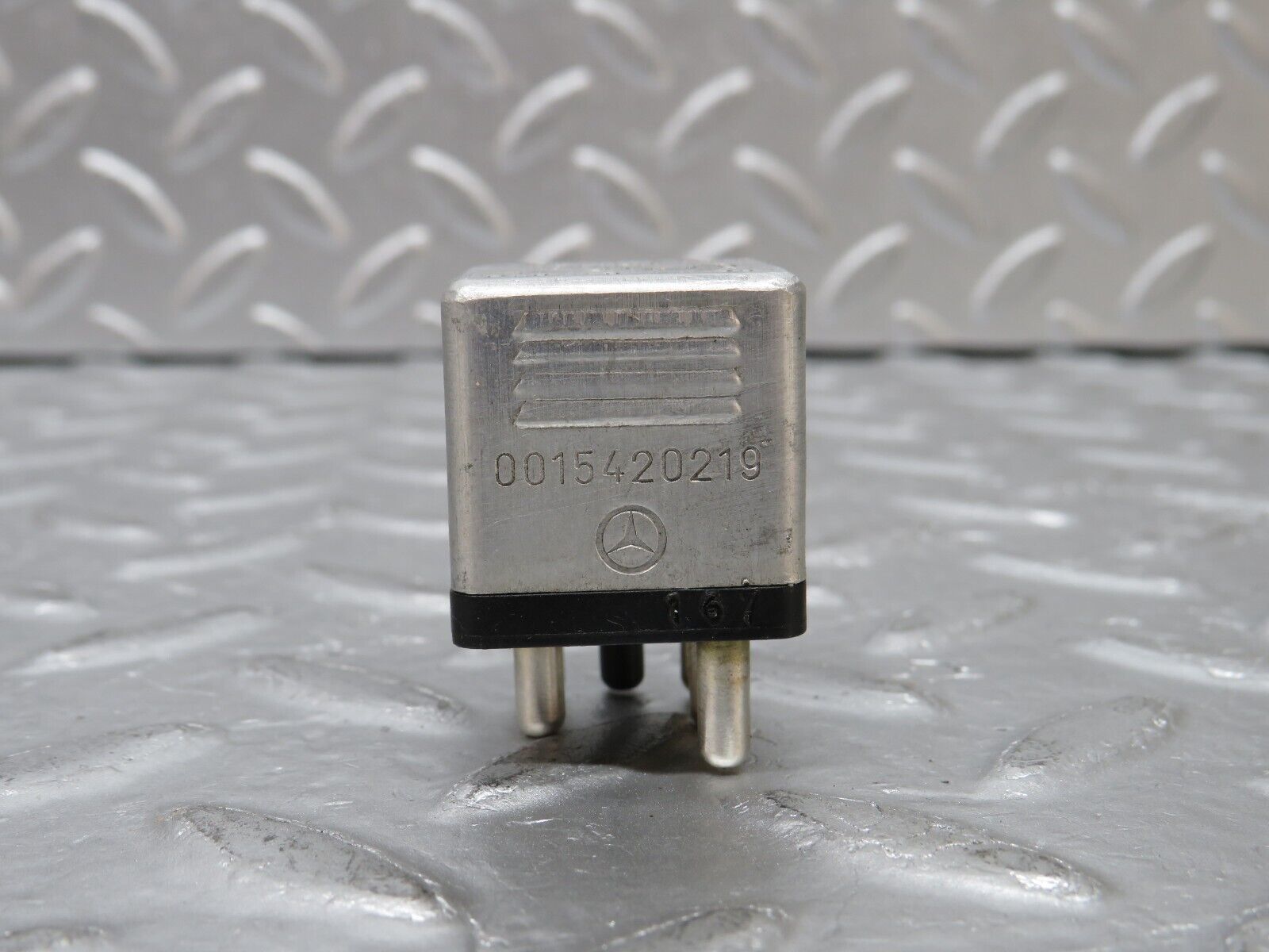 32473 Mercedes-Benz S124 300TE Wagon Multi Purpose Relay 0015420219